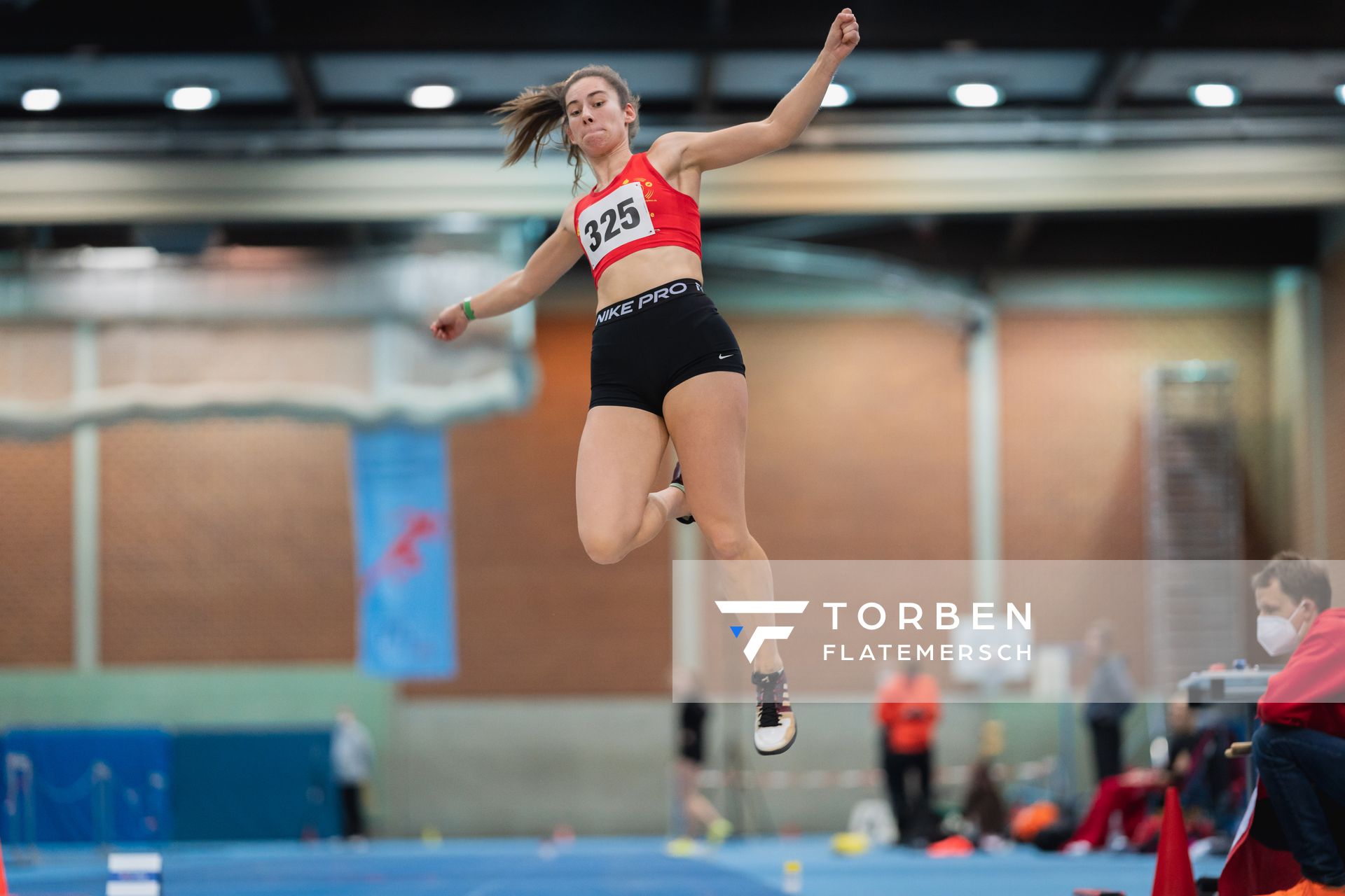 Ann-Kathrin Schmidt (Braunschweiger Laufclub) bei den niedersaechsischen Hallenmeisterschaften am 05.02.2022 in der Leichtathletikhalle im Sportleistungszentrum Hannover