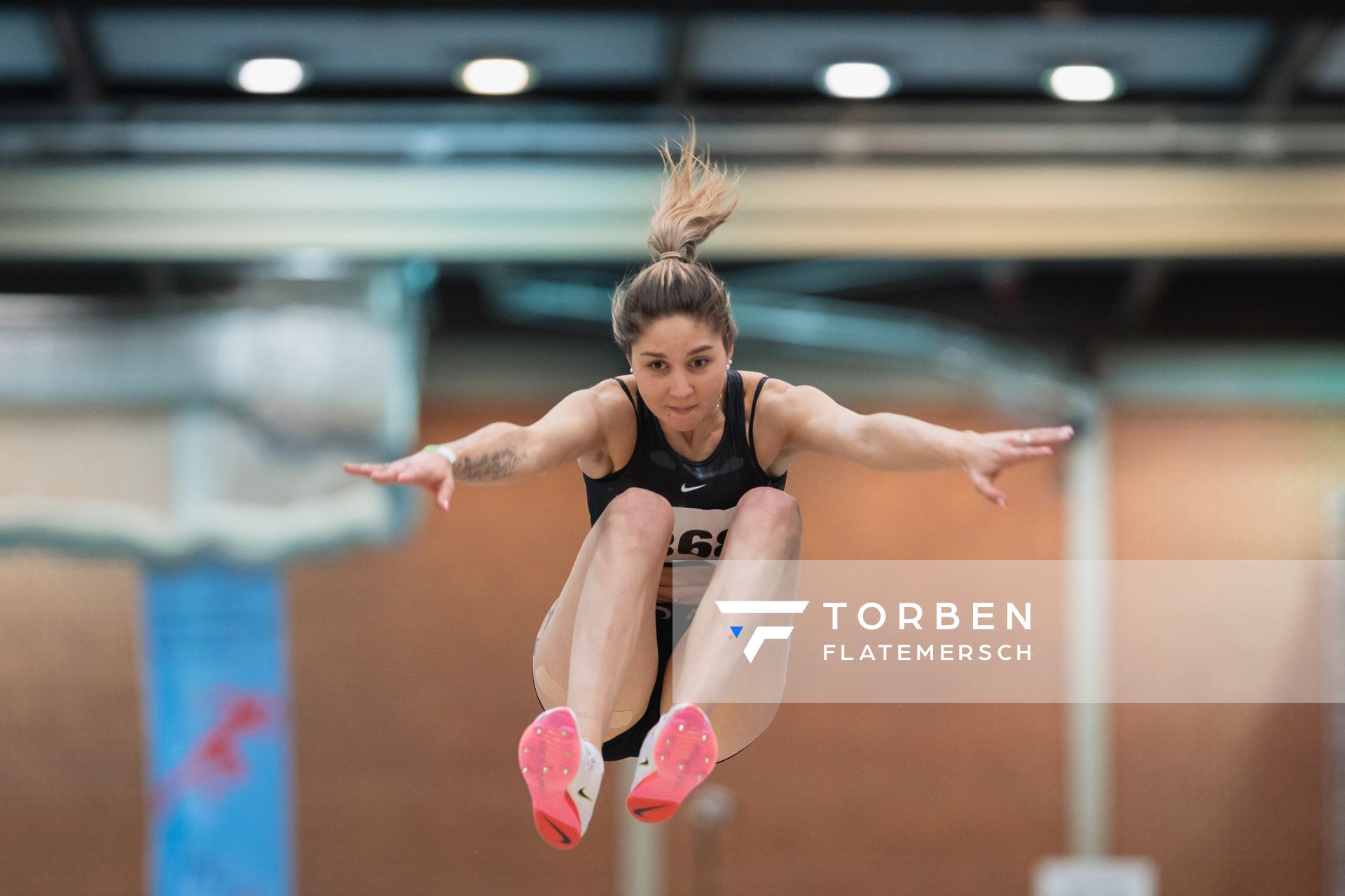 Christin Repnak (Hannover 96) im Weitsprung bei den niedersaechsischen Hallenmeisterschaften am 05.02.2022 in der Leichtathletikhalle im Sportleistungszentrum Hannover