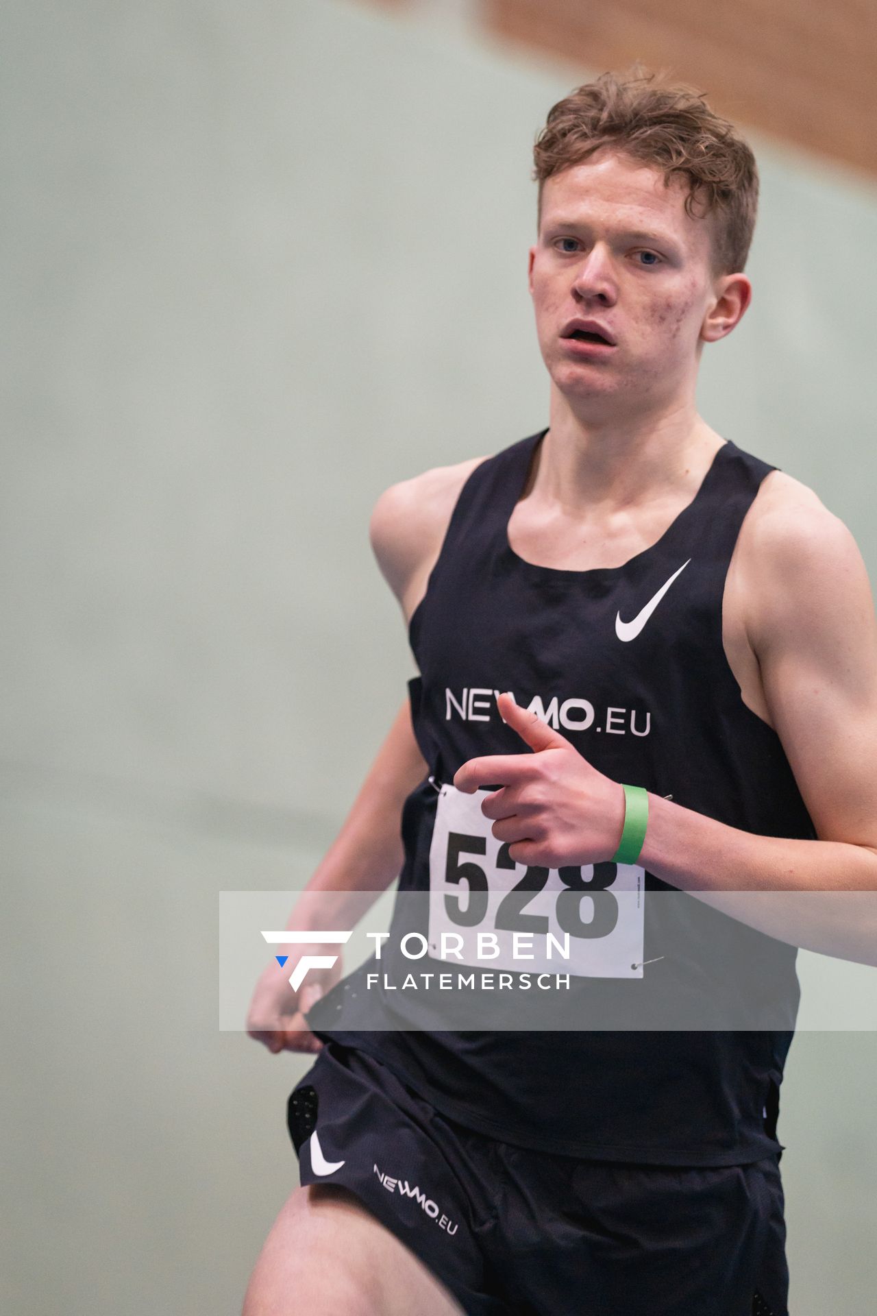 Tammo Doerner (SV Nordenham) ueber 1500m bei den niedersaechsischen Hallenmeisterschaften am 05.02.2022 in der Leichtathletikhalle im Sportleistungszentrum Hannover