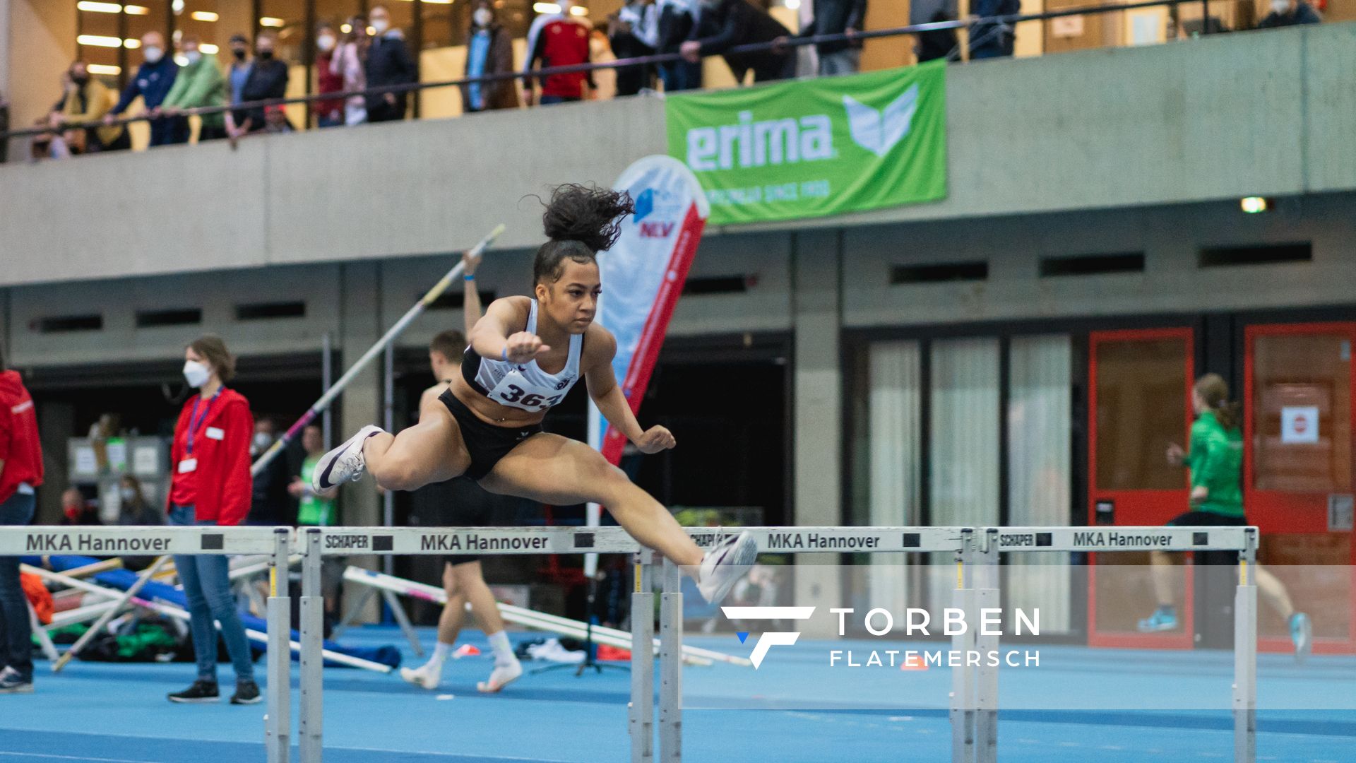 Naomi Krebs (Hannover 96) ueber 60m Huerden bei den niedersaechsischen Hallenmeisterschaften am 06.02.2022 in der Leichtathletikhalle im Sportleistungszentrum Hannover