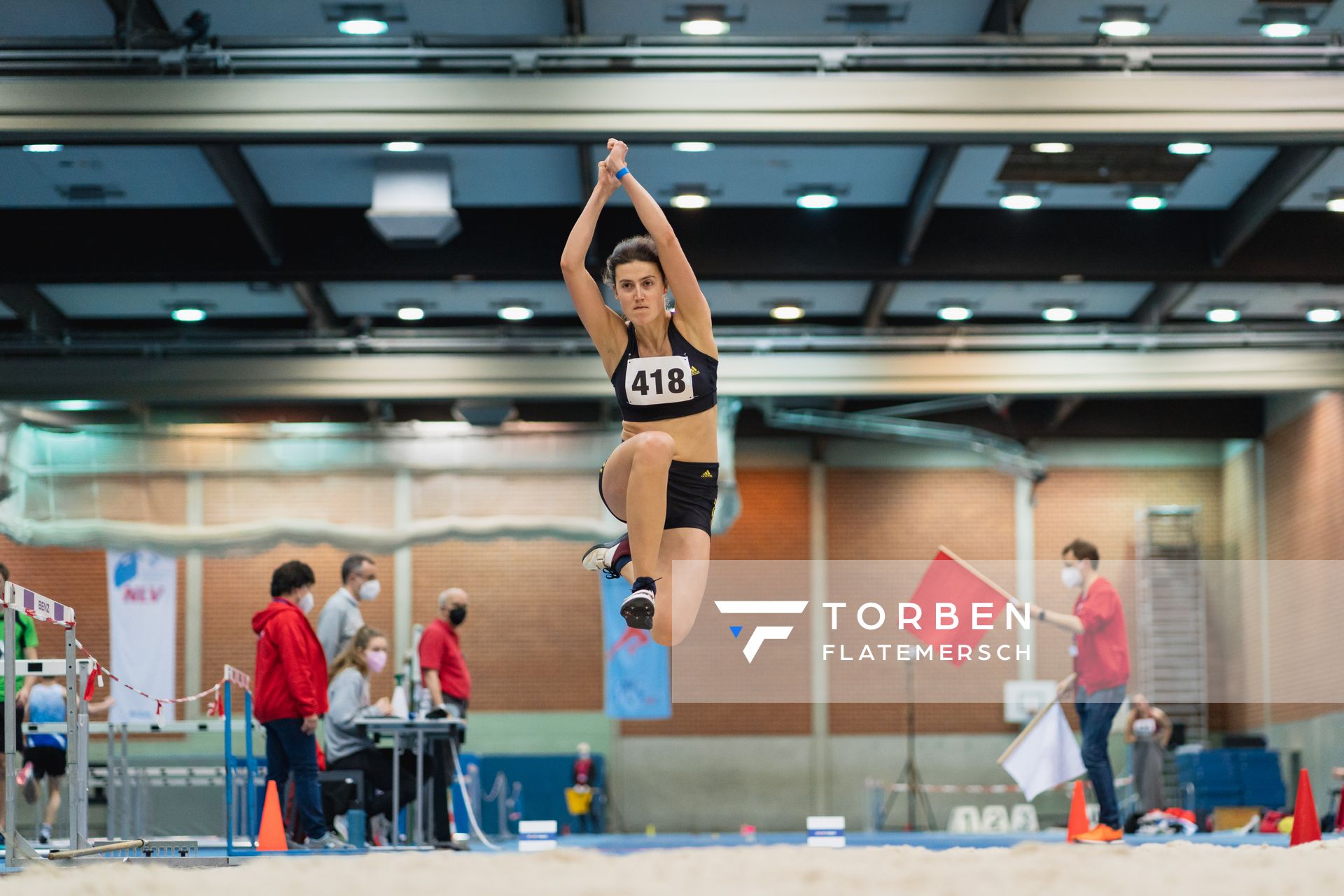 Thea Schmidt (LG Goettingen) bei den niedersaechsischen Hallenmeisterschaften am 06.02.2022 in der Leichtathletikhalle im Sportleistungszentrum Hannover