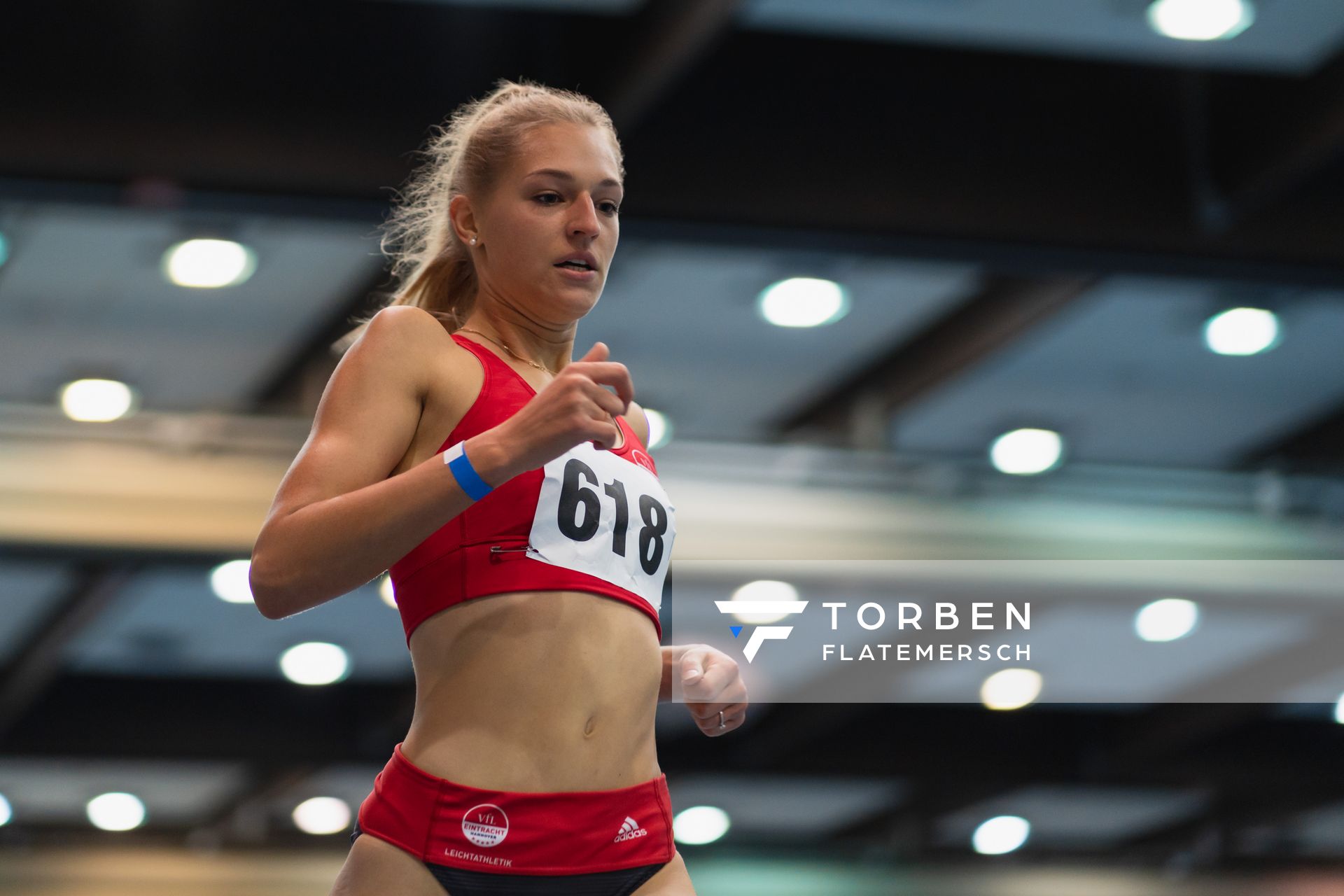 Luna Thiel (VfL Eintracht Hannover) bei den niedersaechsischen Hallenmeisterschaften am 06.02.2022 in der Leichtathletikhalle im Sportleistungszentrum Hannover