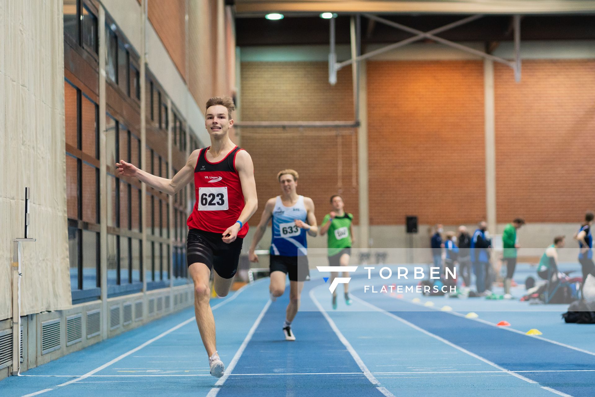 Torben Lillie (VfL Lingen), Bennett Pauli (VfL Stade) bei den niedersaechsischen Hallenmeisterschaften am 06.02.2022 in der Leichtathletikhalle im Sportleistungszentrum Hannover