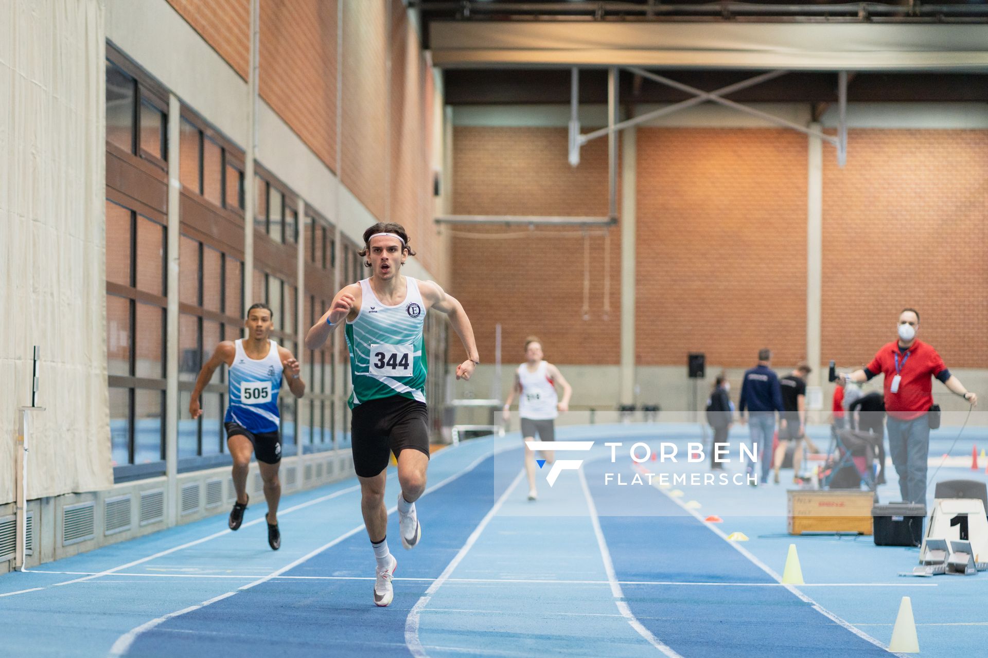 Niclas Jan Kaluza (Eintracht Hildesheim) bei den niedersaechsischen Hallenmeisterschaften am 06.02.2022 in der Leichtathletikhalle im Sportleistungszentrum Hannover