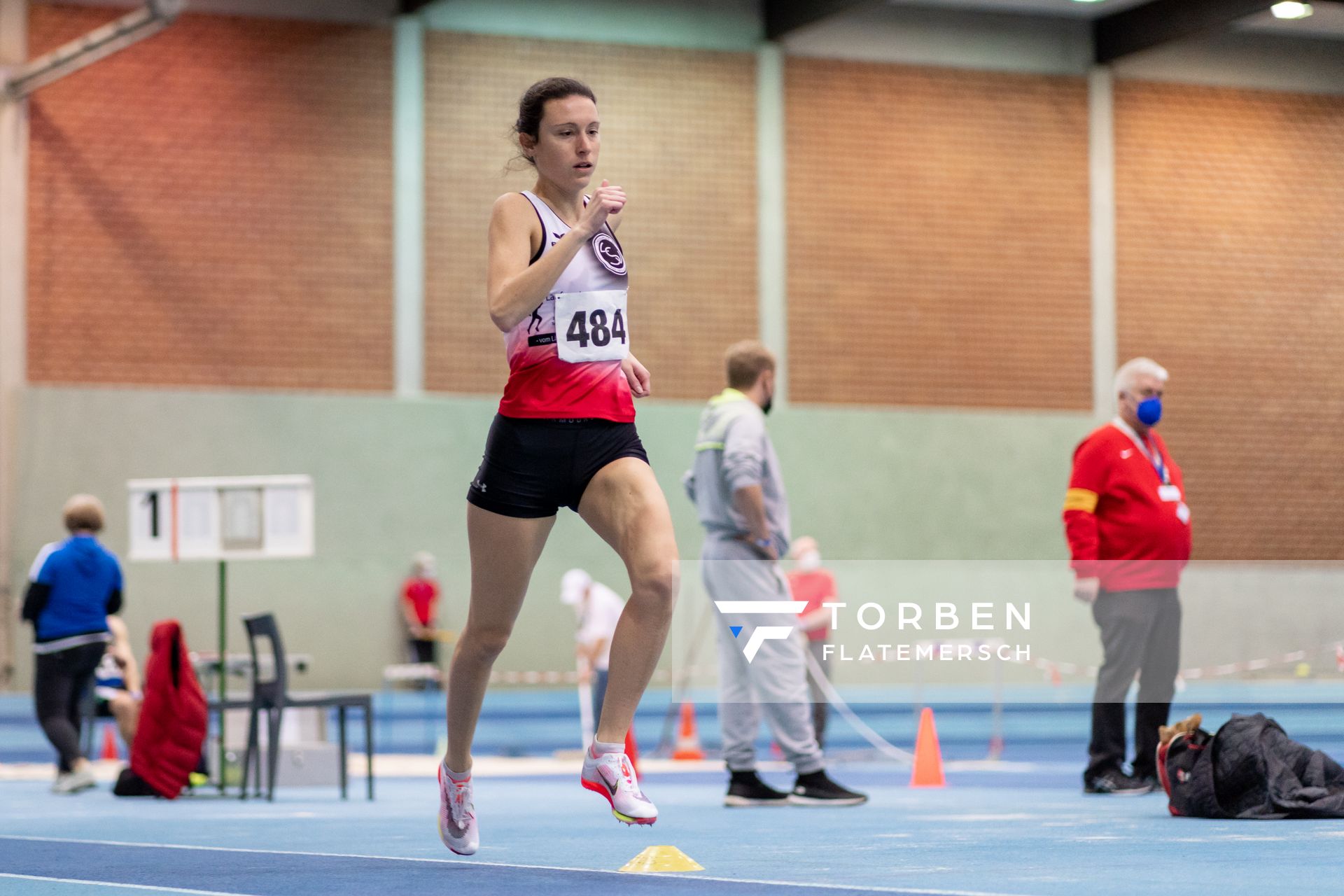 Lara Predki (Lueneburger SV) bei den niedersaechsischen Hallenmeisterschaften am 05.02.2022 in der Leichtathletikhalle im Sportleistungszentrum Hannover