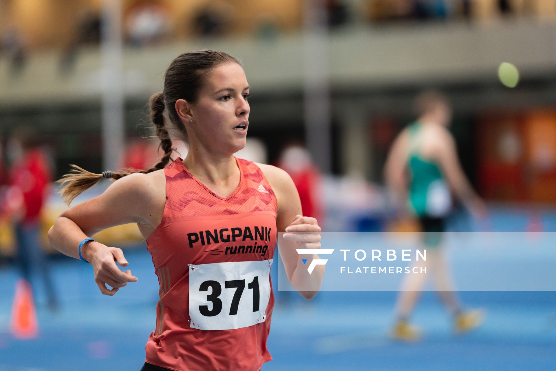 Svenja Pingpank (Hannover Athletics) ueber 3000m bei den niedersaechsischen Hallenmeisterschaften am 06.02.2022 in der Leichtathletikhalle im Sportleistungszentrum Hannover