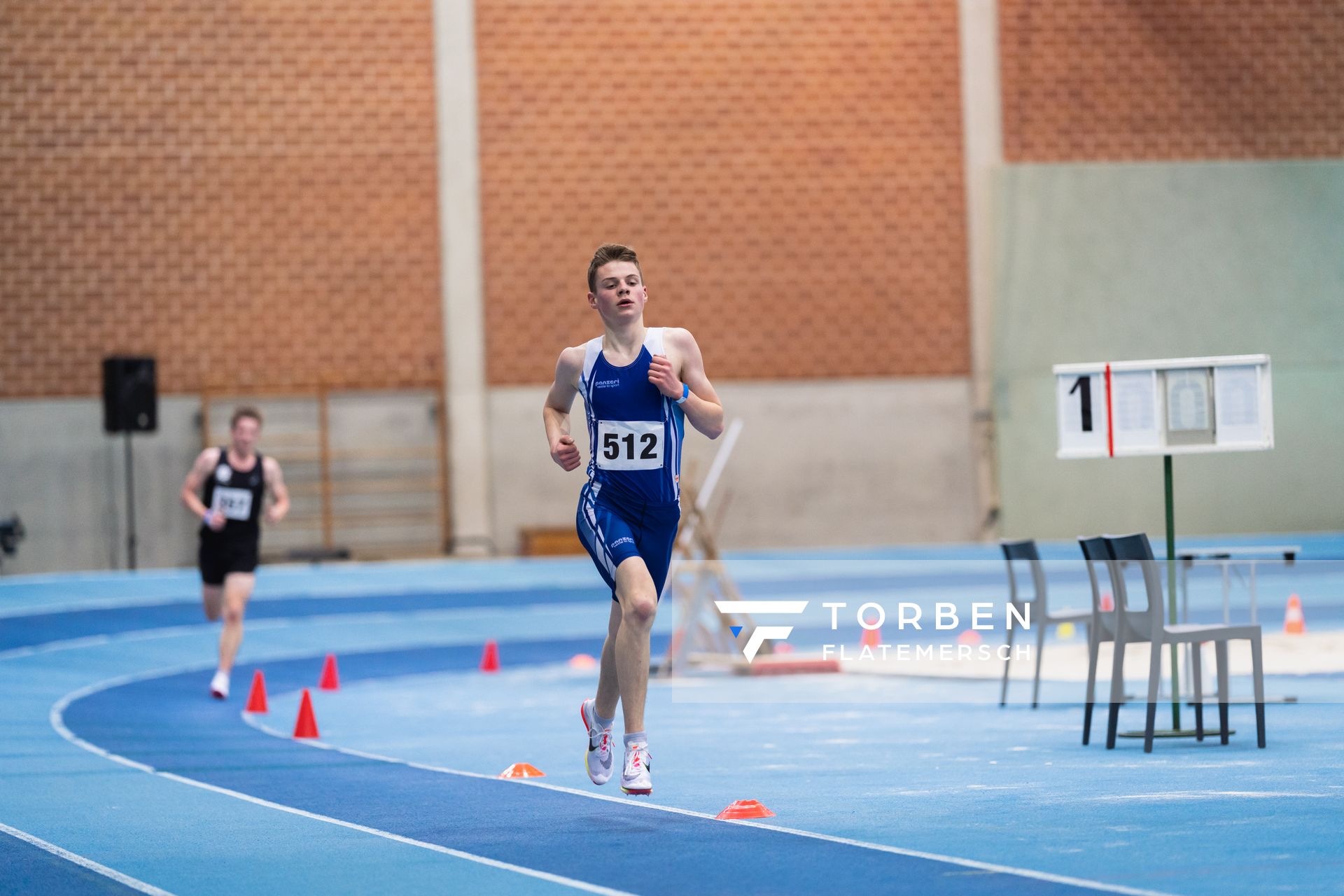 Elias Matthaeus (SC Kirchweyhe und Westerweyhe) bei den niedersaechsischen Hallenmeisterschaften am 06.02.2022 in der Leichtathletikhalle im Sportleistungszentrum Hannover