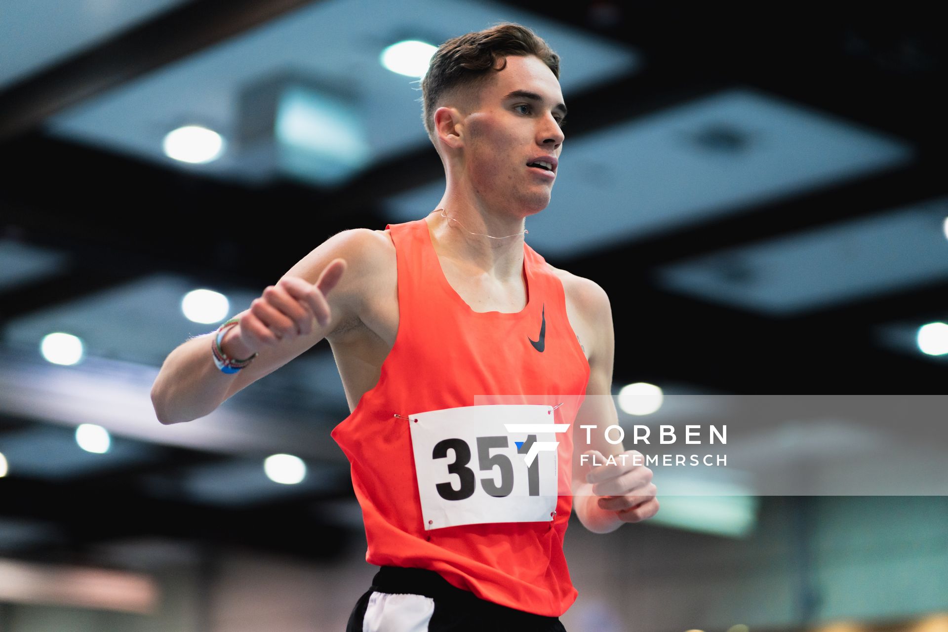 Felix Ebel (Emder Laufgemeinschaft) bei den niedersaechsischen Hallenmeisterschaften am 06.02.2022 in der Leichtathletikhalle im Sportleistungszentrum Hannover