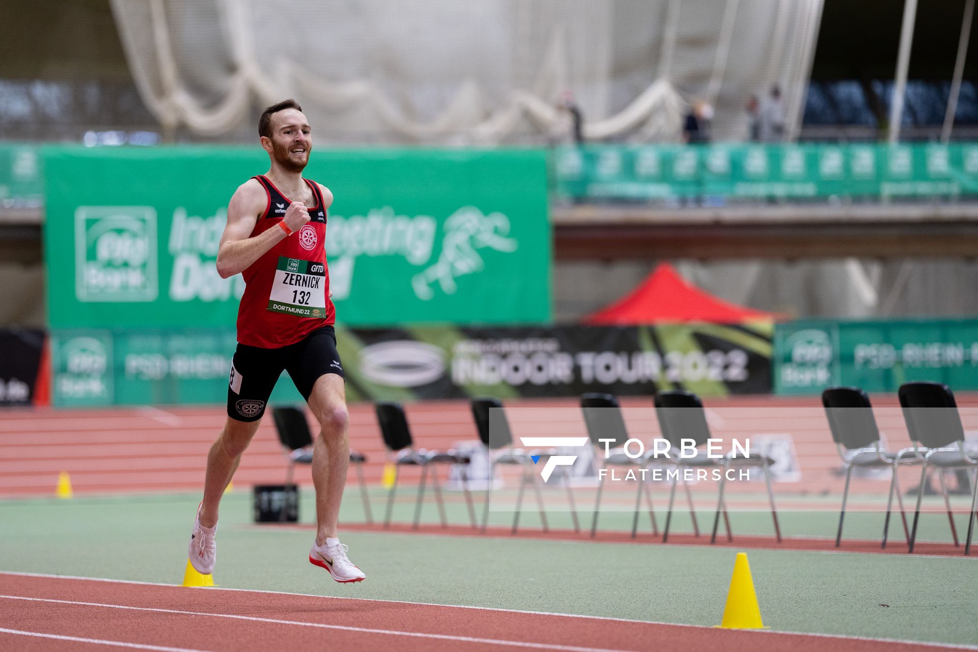 Robin Zernick (LG Osnabrueck) ueber 1500m am 12.02.2022 beim PSD Bank Indoor Meeting in der Helmut-Körnig-Halle in Dortmund