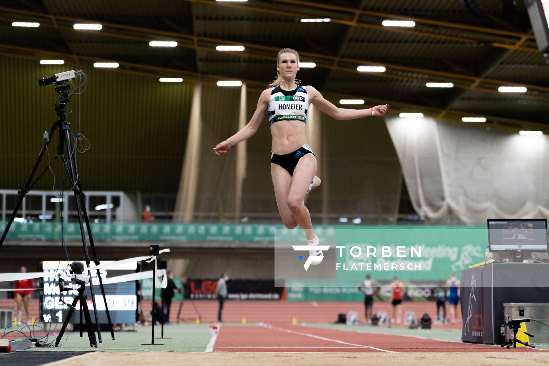 Merle Homeier (LG Goettingen) beim Weitsprung am 12.02.2022 beim PSD Bank Indoor Meeting in der Helmut-Körnig-Halle in Dortmund