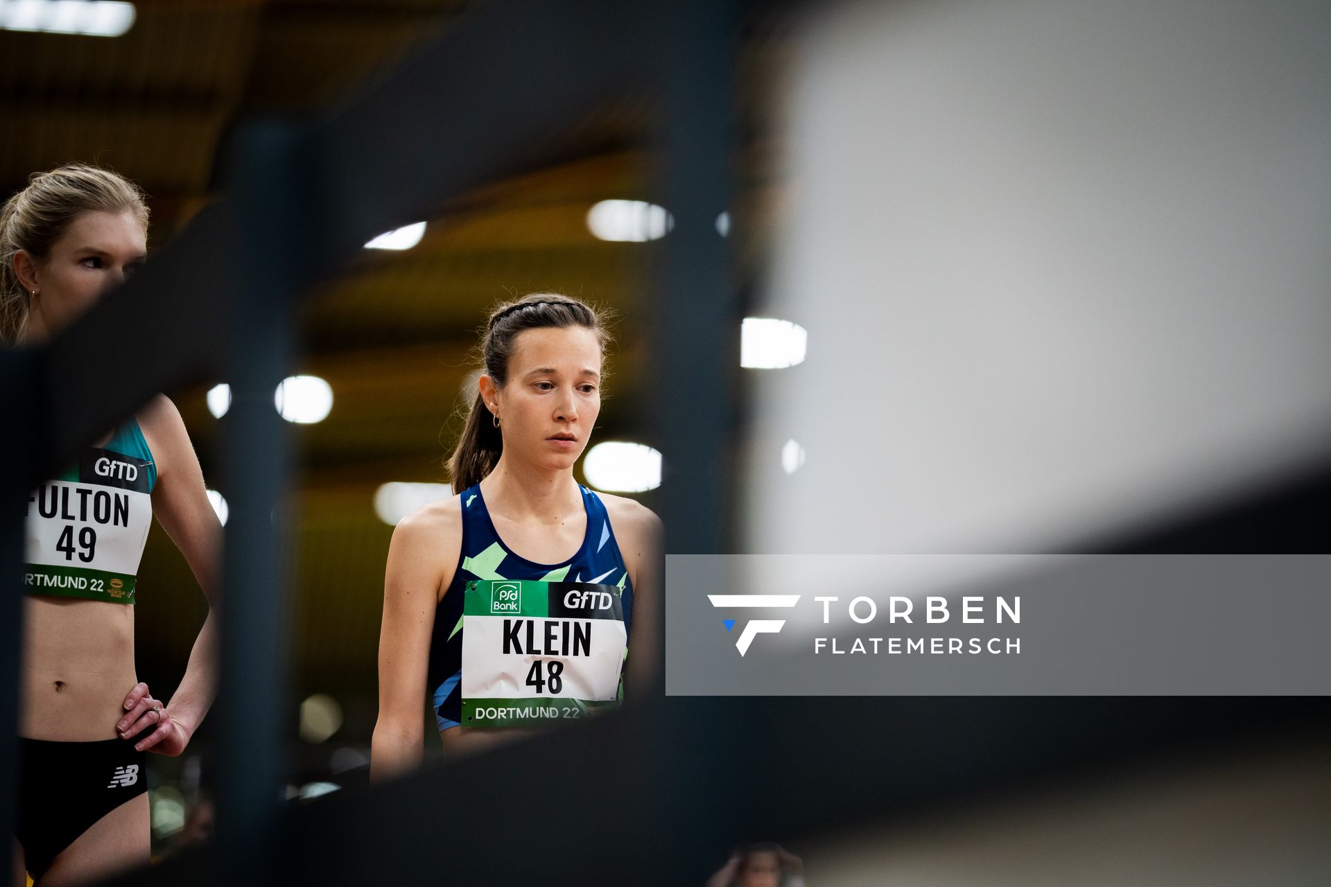 Hanna Klein (LAV Stadtwerke Tuebingen) am 1500m Start am 12.02.2022 beim PSD Bank Indoor Meeting in der Helmut-Körnig-Halle in Dortmund
