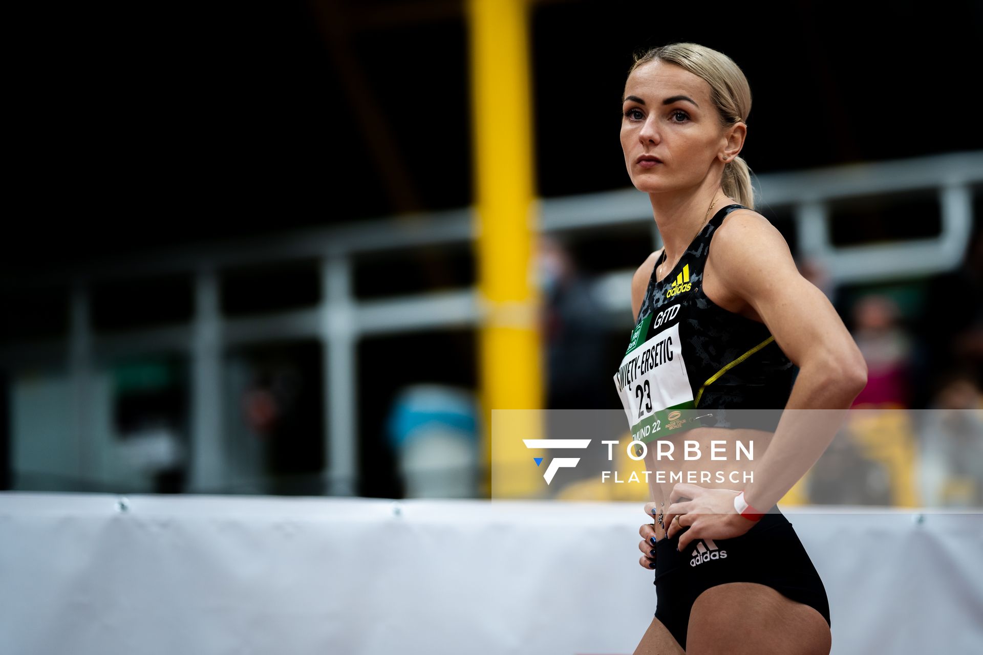 Justyna Swiety-Ersetic (Polen) am 400m Start am 12.02.2022 beim PSD Bank Indoor Meeting in der Helmut-Körnig-Halle in Dortmund