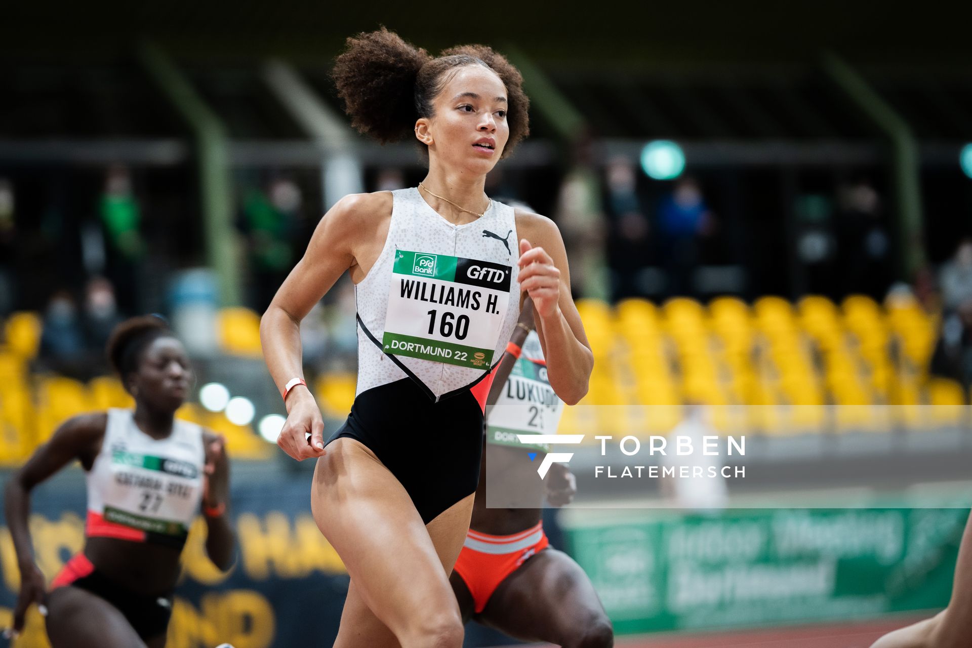 Hannah Williams (Grossbritannien) ueber 400m am 12.02.2022 beim PSD Bank Indoor Meeting in der Helmut-Körnig-Halle in Dortmund