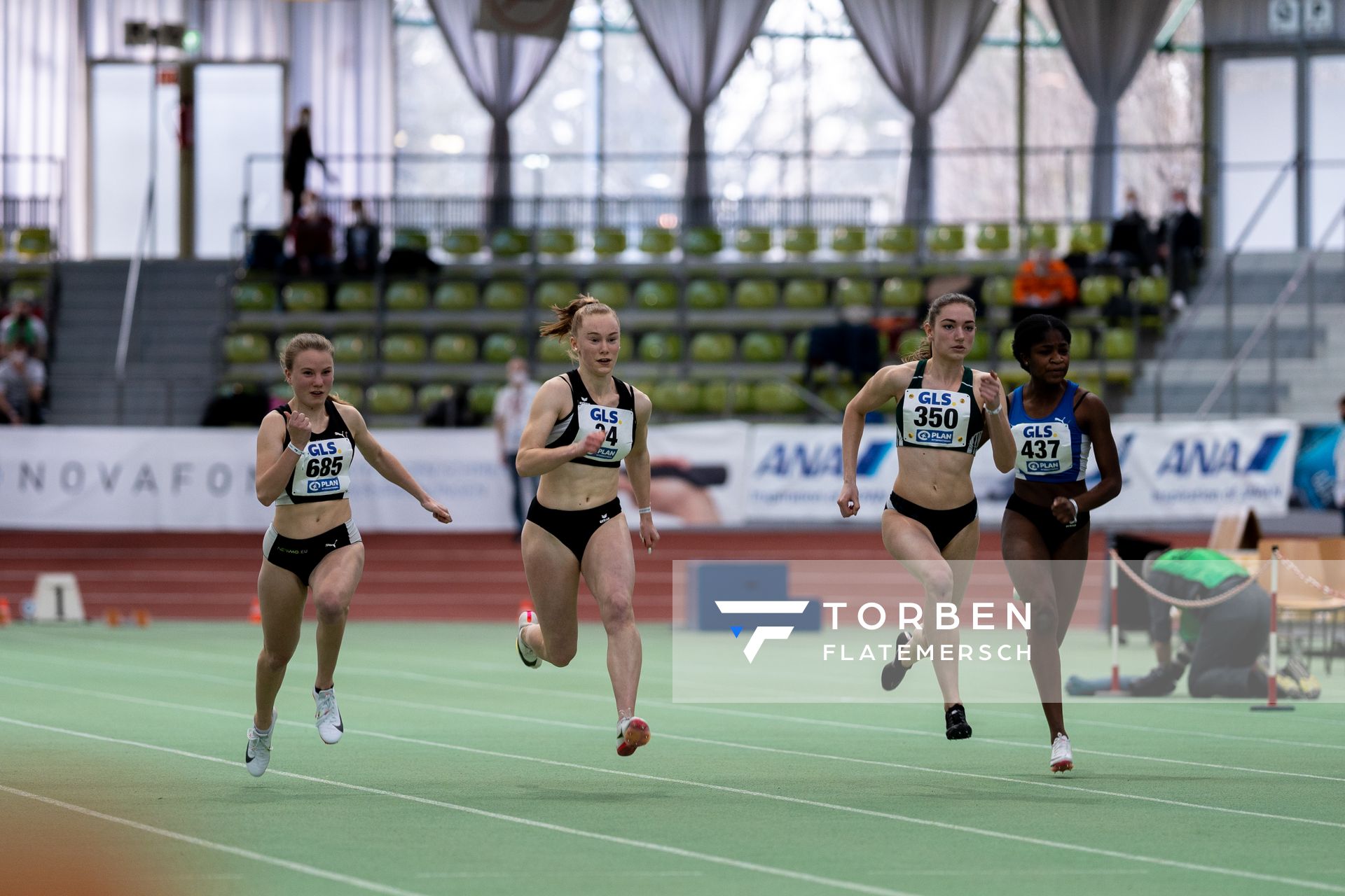 Jule Wachtendorf (SV Nordenham), Tara Aykit (Neckarsulmer Sport-Union), Marlene Koerner (SV Halle), Millicent Mensah (LAC Quelle Fuerth) im 60m Vorlauf am 19.02.2022 waehrend der Deutsche Jugend-Hallenmeisterschaften U20 im Glaspalast in Sindelfingen