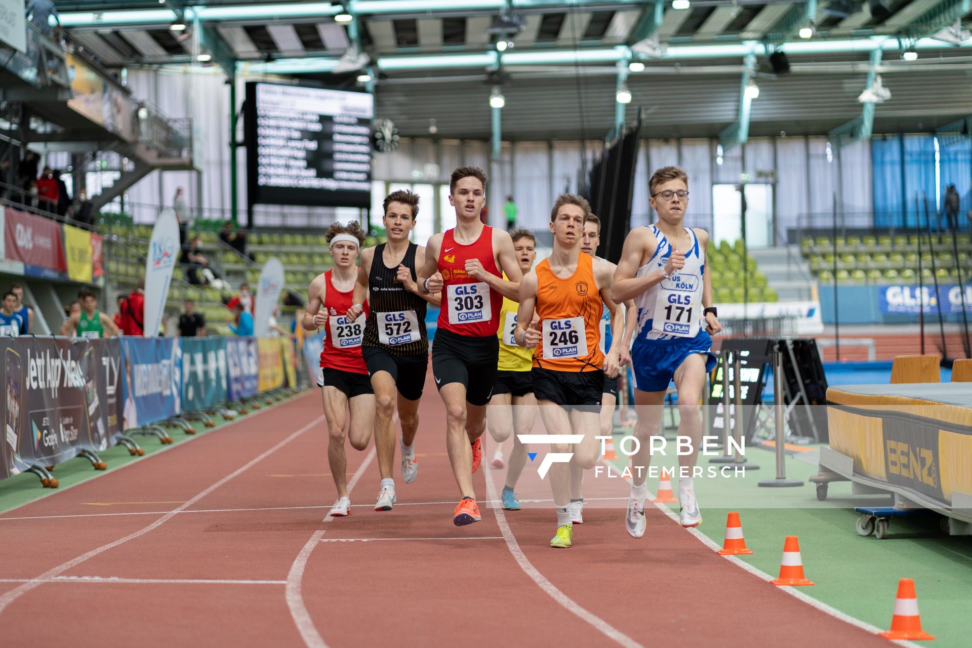 Fabio Heitboehmer (LG Olympia Dortmund), David Scheller (LG Main-Spessart), Tim Kalies (Braunschweiger Laufclub), Clemens Herfarth (TuS Lichterfelde), Lukas Gardeweg (TuS Koeln rrh.) am 19.02.2022 waehrend der Deutsche Jugend-Hallenmeisterschaften U20 im Glaspalast in Sindelfingen