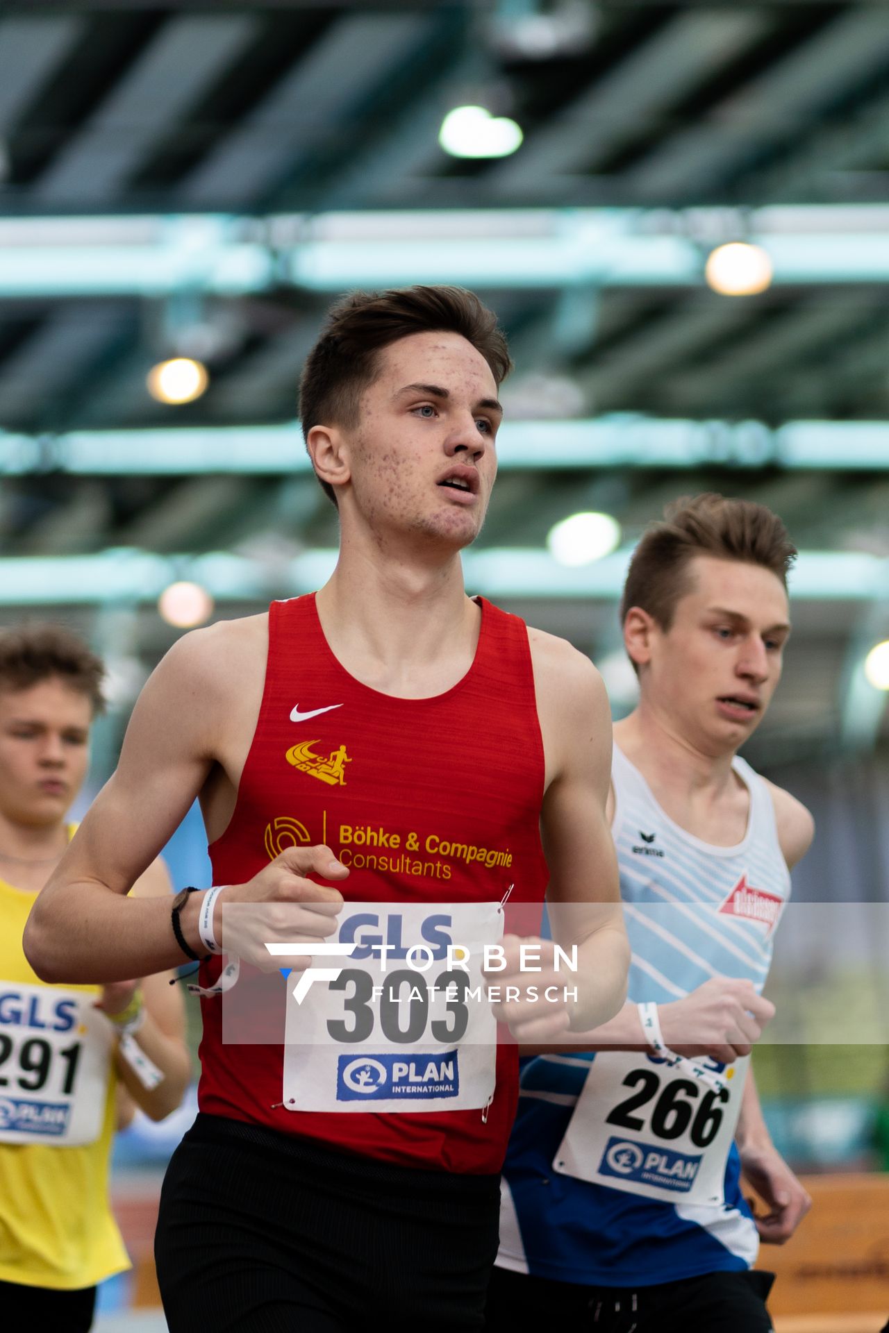 Tim Kalies (Braunschweiger Laufclub) im 1500m Vorlauf am 19.02.2022 waehrend der Deutsche Jugend-Hallenmeisterschaften U20 im Glaspalast in Sindelfingen