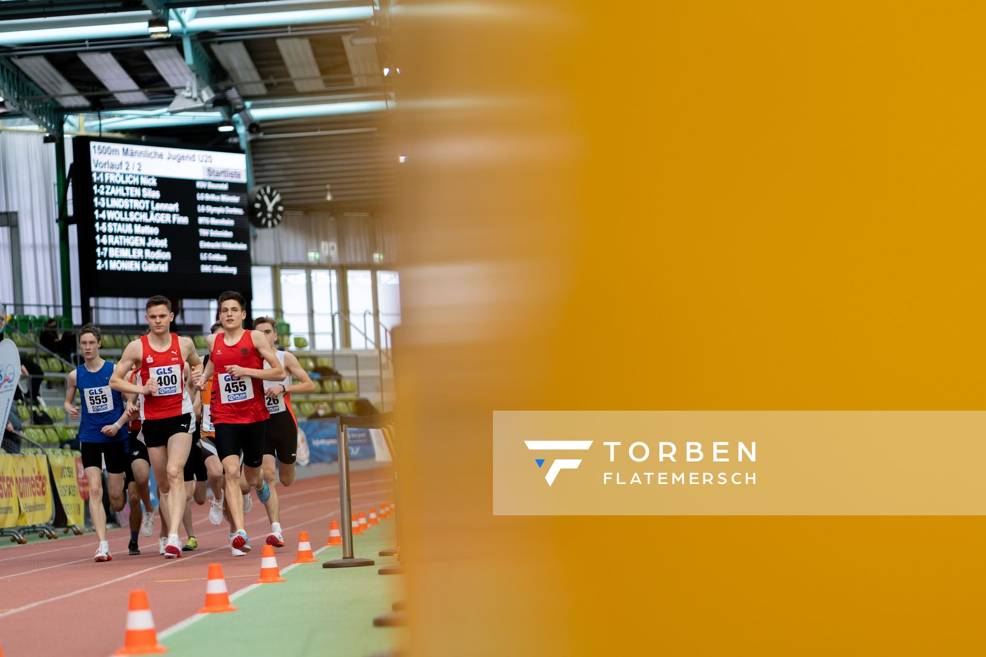 Anton Saar (Turbine Halle), Lennart Lindstrot (LG Olympia Dortmund), Gabriel Monien (DSC Oldenburg) am 19.02.2022 waehrend der Deutsche Jugend-Hallenmeisterschaften U20 im Glaspalast in Sindelfingen