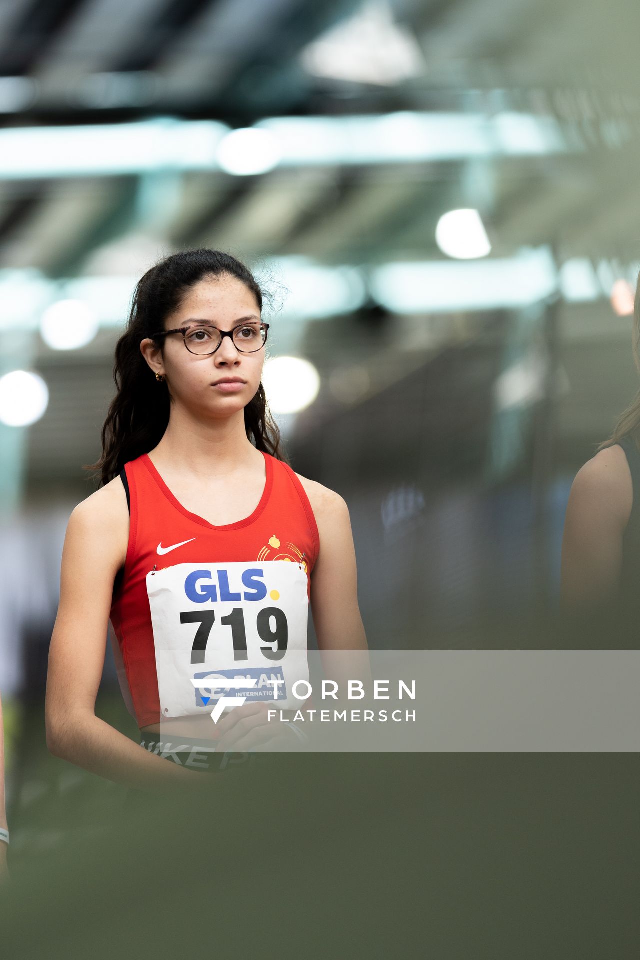 Anna Malena Wolff López (Braunschweiger Laufclub) am Start des 1500m Vorlaufs am 19.02.2022 waehrend der Deutsche Jugend-Hallenmeisterschaften U20 im Glaspalast in Sindelfingen