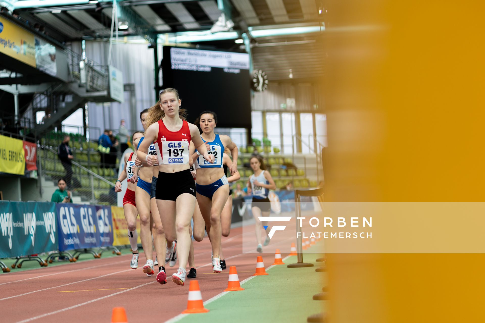 Marie Goevert (LG Olympia Dortmund) im 1500m Vorlauf am 19.02.2022 waehrend der Deutsche Jugend-Hallenmeisterschaften U20 im Glaspalast in Sindelfingen