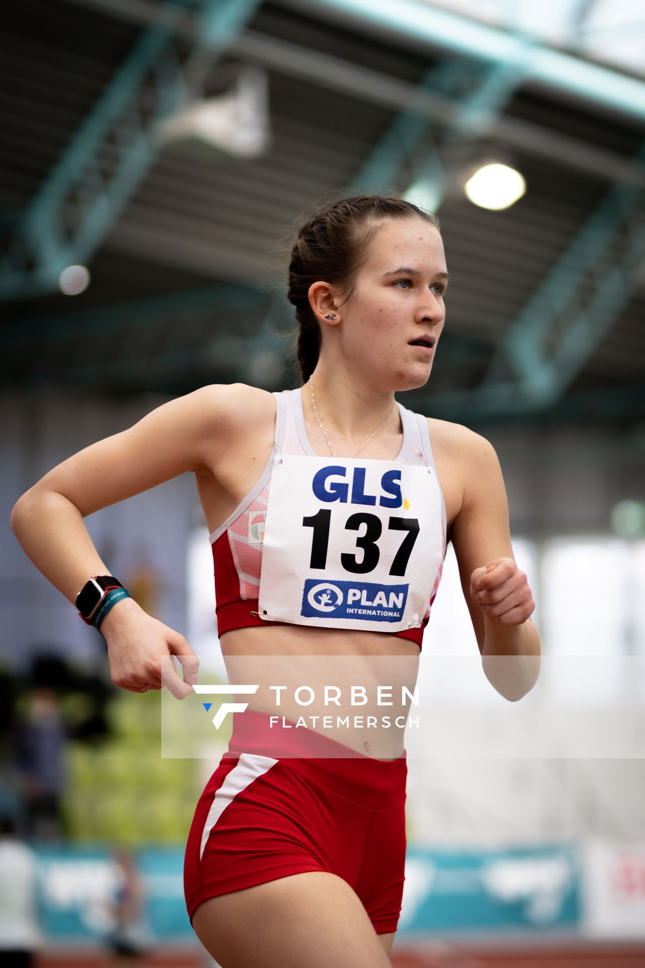 Lara Jolie Feigl (SC Potsdam), Ada Junghannss (Erfurter LAC), Kylie Garreis (LG Vogtland) am 19.02.2022 waehrend der Deutsche Jugend-Hallenmeisterschaften U20 im Glaspalast in Sindelfingen