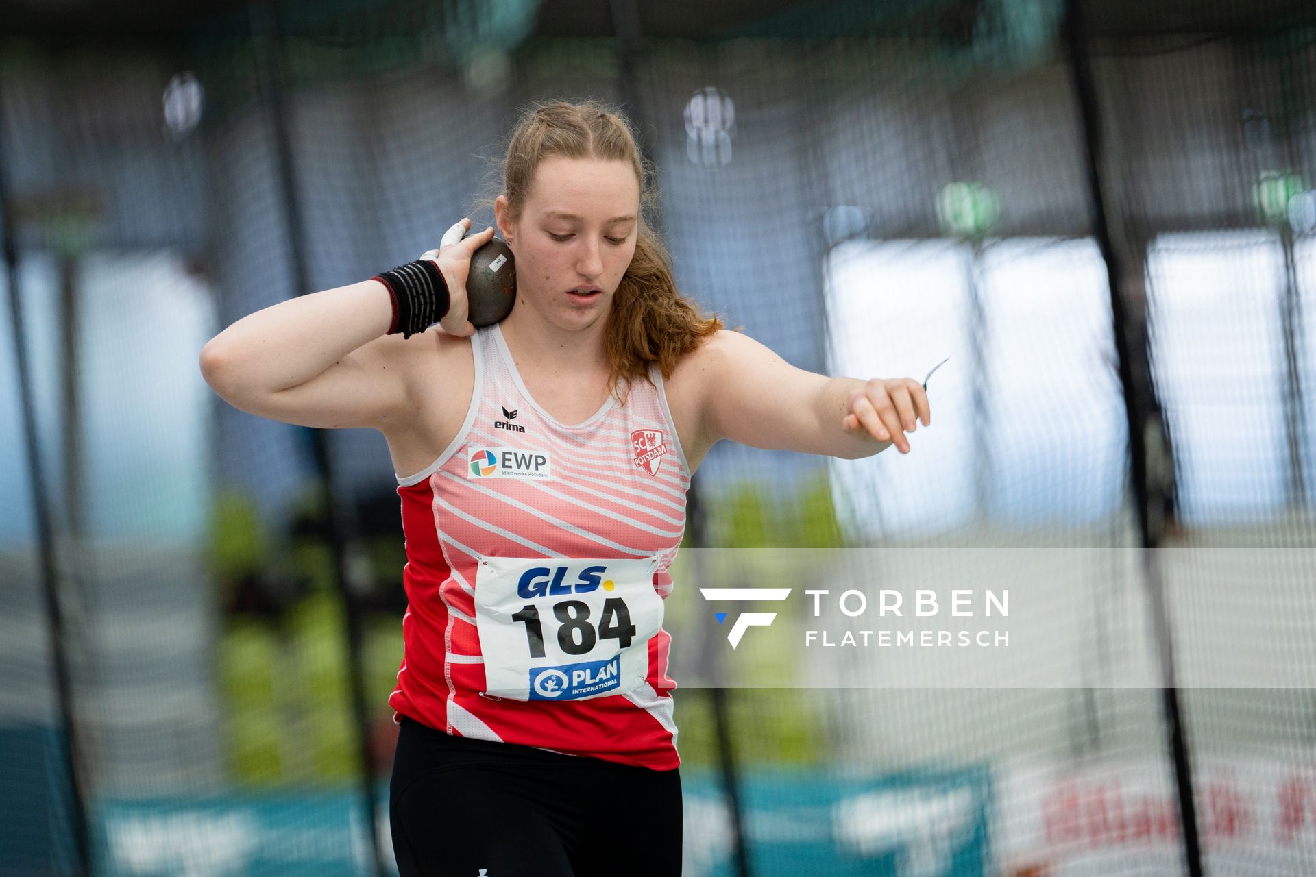 Jaqueline Gippner (SC Potsdam) beim Kugelstossen am 19.02.2022 waehrend der Deutsche Jugend-Hallenmeisterschaften U20 im Glaspalast in Sindelfingen