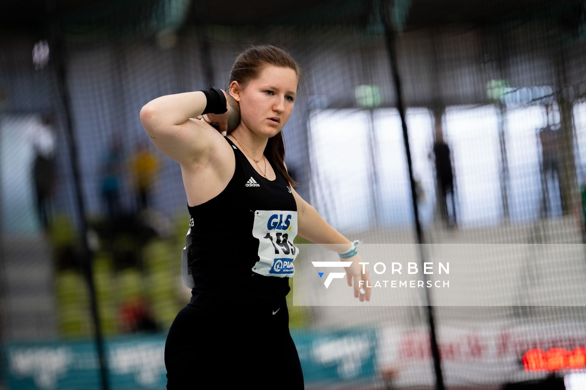 Jara Graf (LG Mittweida) beim Kugelstossen am 19.02.2022 waehrend der Deutsche Jugend-Hallenmeisterschaften U20 im Glaspalast in Sindelfingen