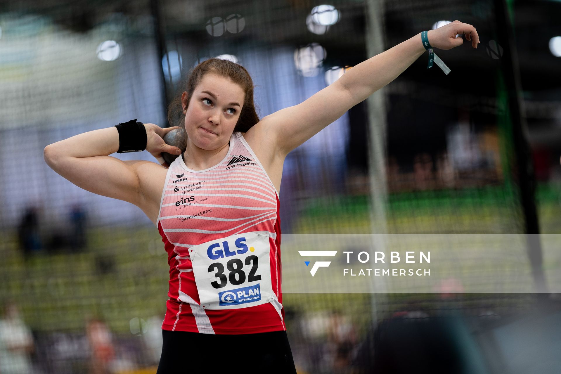 Jolina Lange (LV 90 Erzgebirge) beim Kugelstossen am 19.02.2022 waehrend der Deutsche Jugend-Hallenmeisterschaften U20 im Glaspalast in Sindelfingen