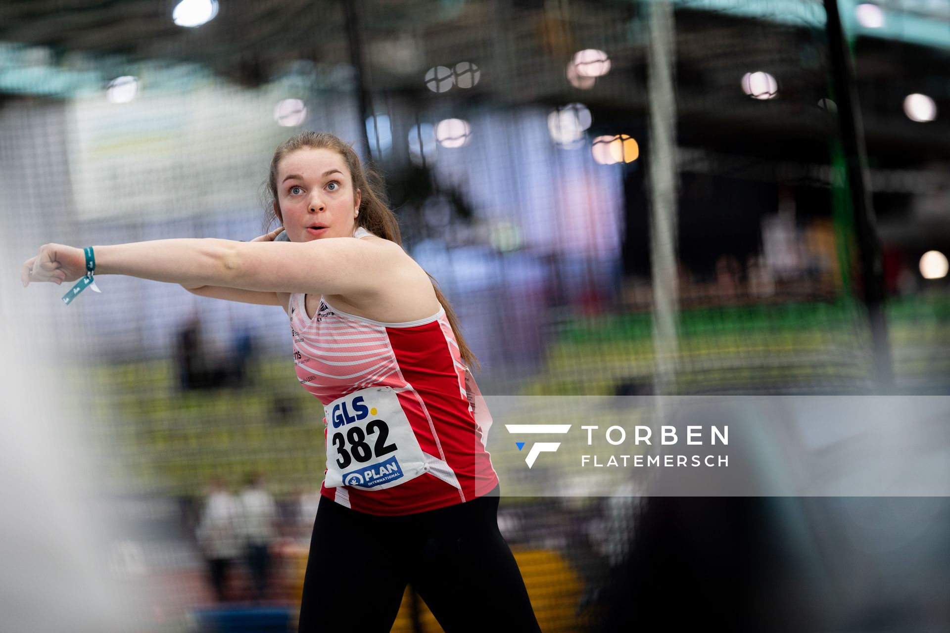 Jolina Lange (LV 90 Erzgebirge) beim Kugelstossen am 19.02.2022 waehrend der Deutsche Jugend-Hallenmeisterschaften U20 im Glaspalast in Sindelfingen