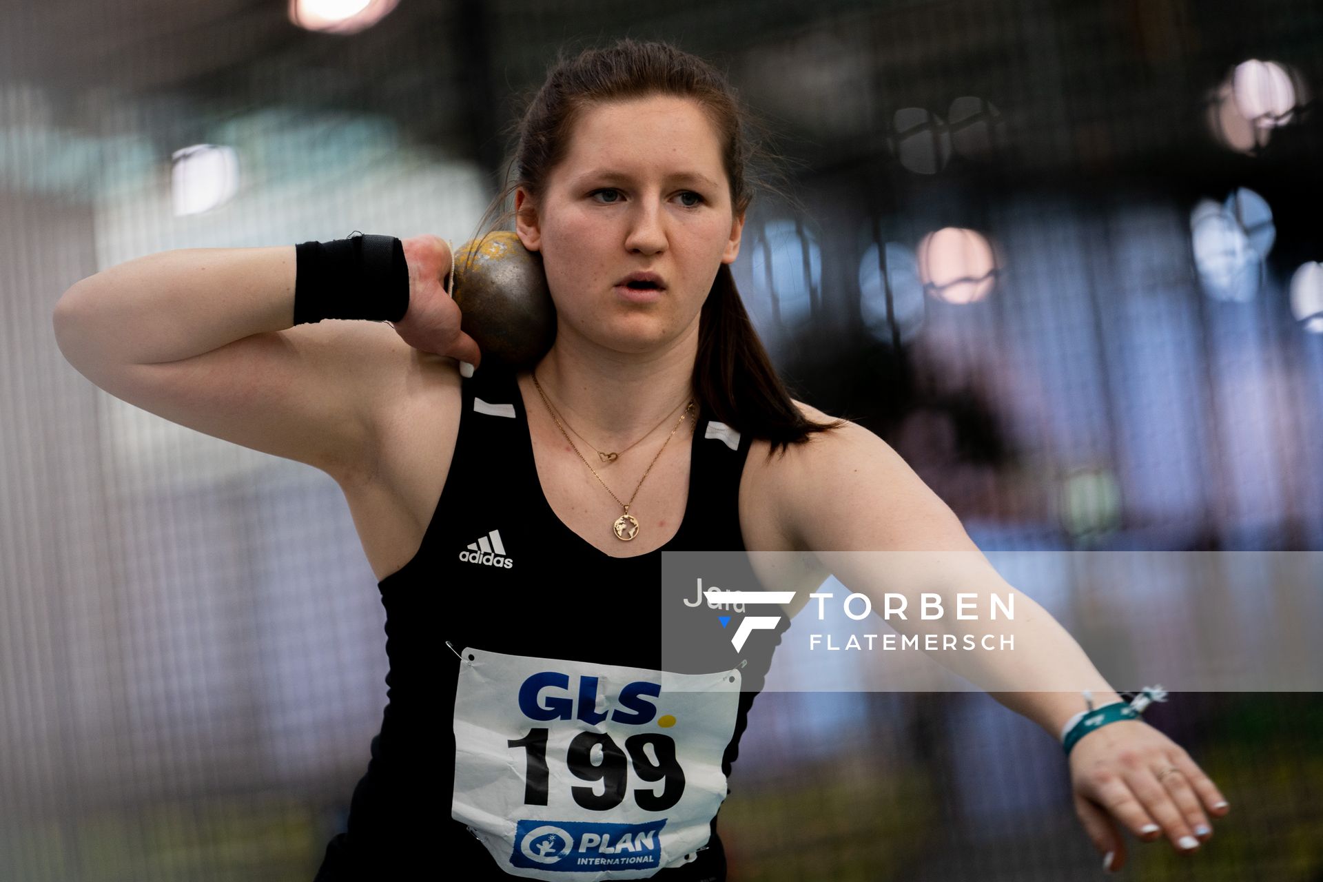 Jara Graf (LG Mittweida) am 19.02.2022 waehrend der Deutsche Jugend-Hallenmeisterschaften U20 im Glaspalast in Sindelfingen