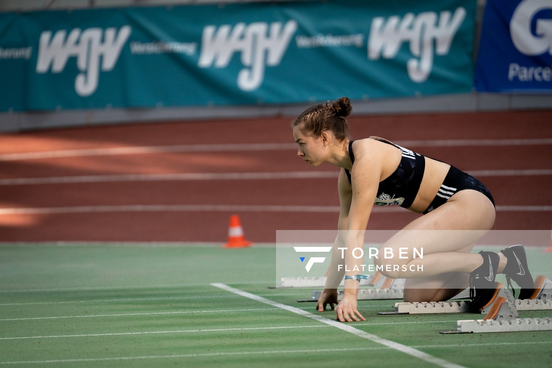 Johanna Paul (Hannover 96) im Startblock am 19.02.2022 waehrend der Deutsche Jugend-Hallenmeisterschaften U20 im Glaspalast in Sindelfingen