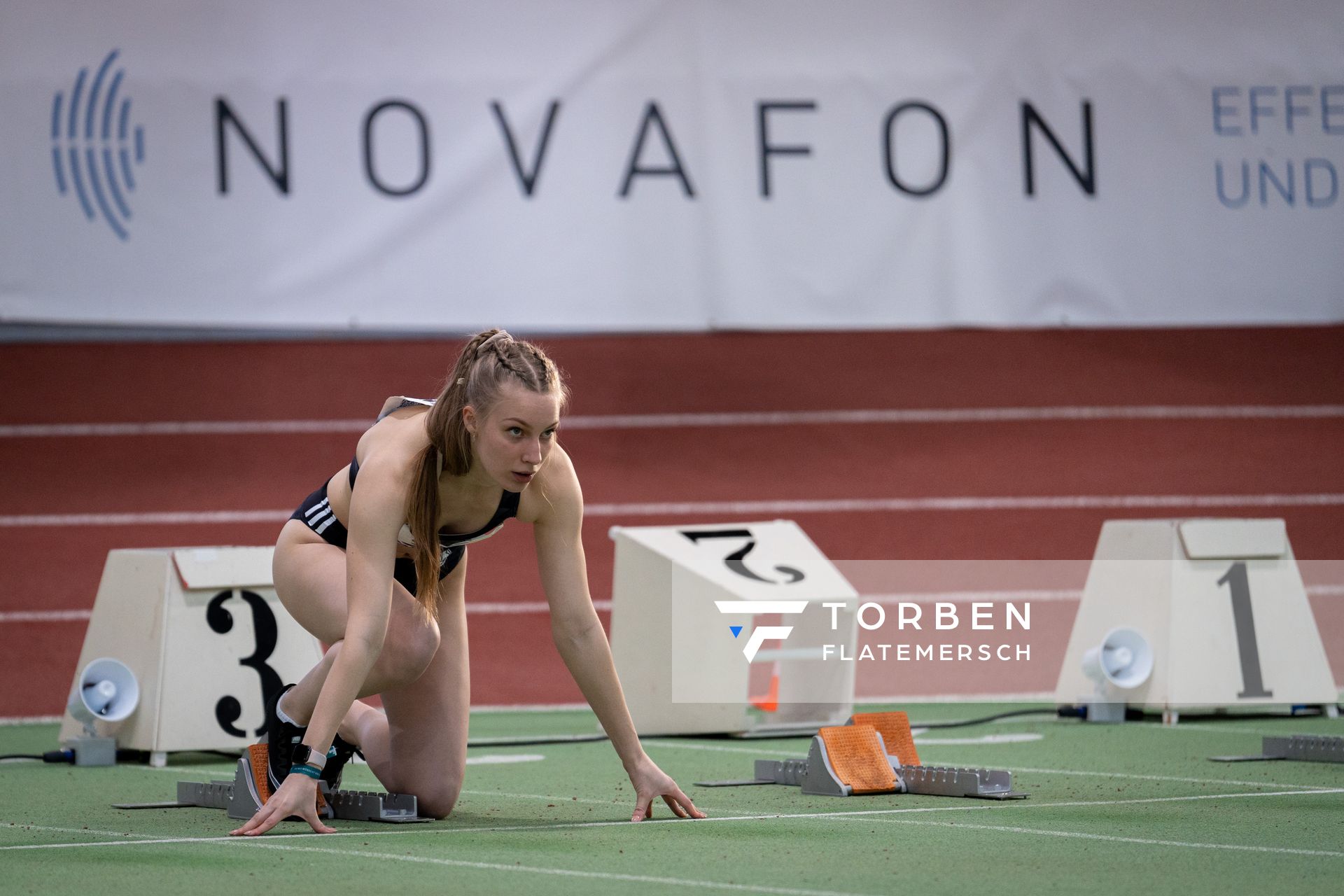 Michelle Aulbert (Hannover 96) im Startblock am 19.02.2022 waehrend der Deutsche Jugend-Hallenmeisterschaften U20 im Glaspalast in Sindelfingen