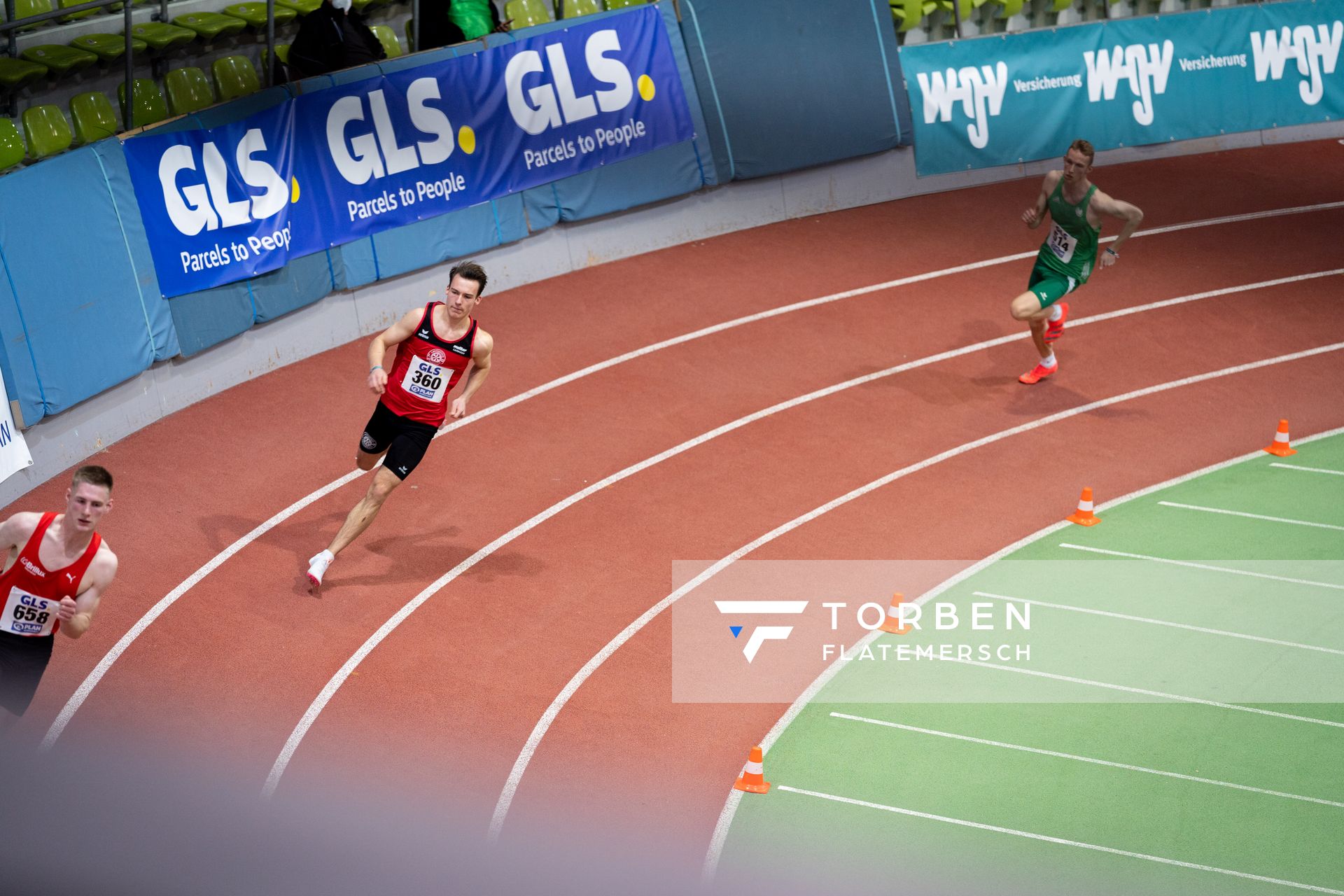 Florian Kroll (LG Osnabrueck) im 400m Vorlauf am 19.02.2022 waehrend der Deutsche Jugend-Hallenmeisterschaften U20 im Glaspalast in Sindelfingen