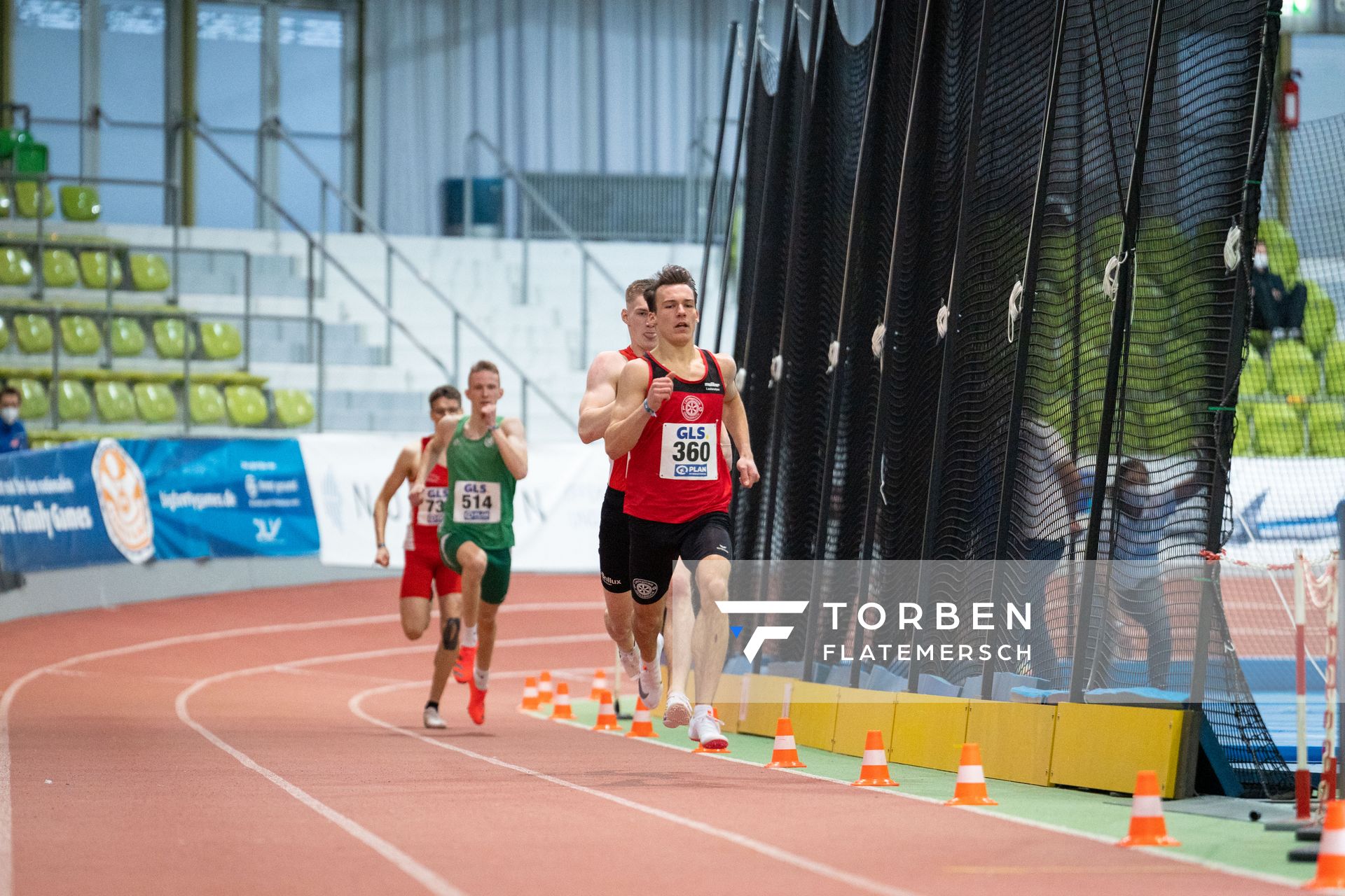 Florian Kroll (LG Osnabrueck) im 400m Vorlauf am 19.02.2022 waehrend der Deutsche Jugend-Hallenmeisterschaften U20 im Glaspalast in Sindelfingen