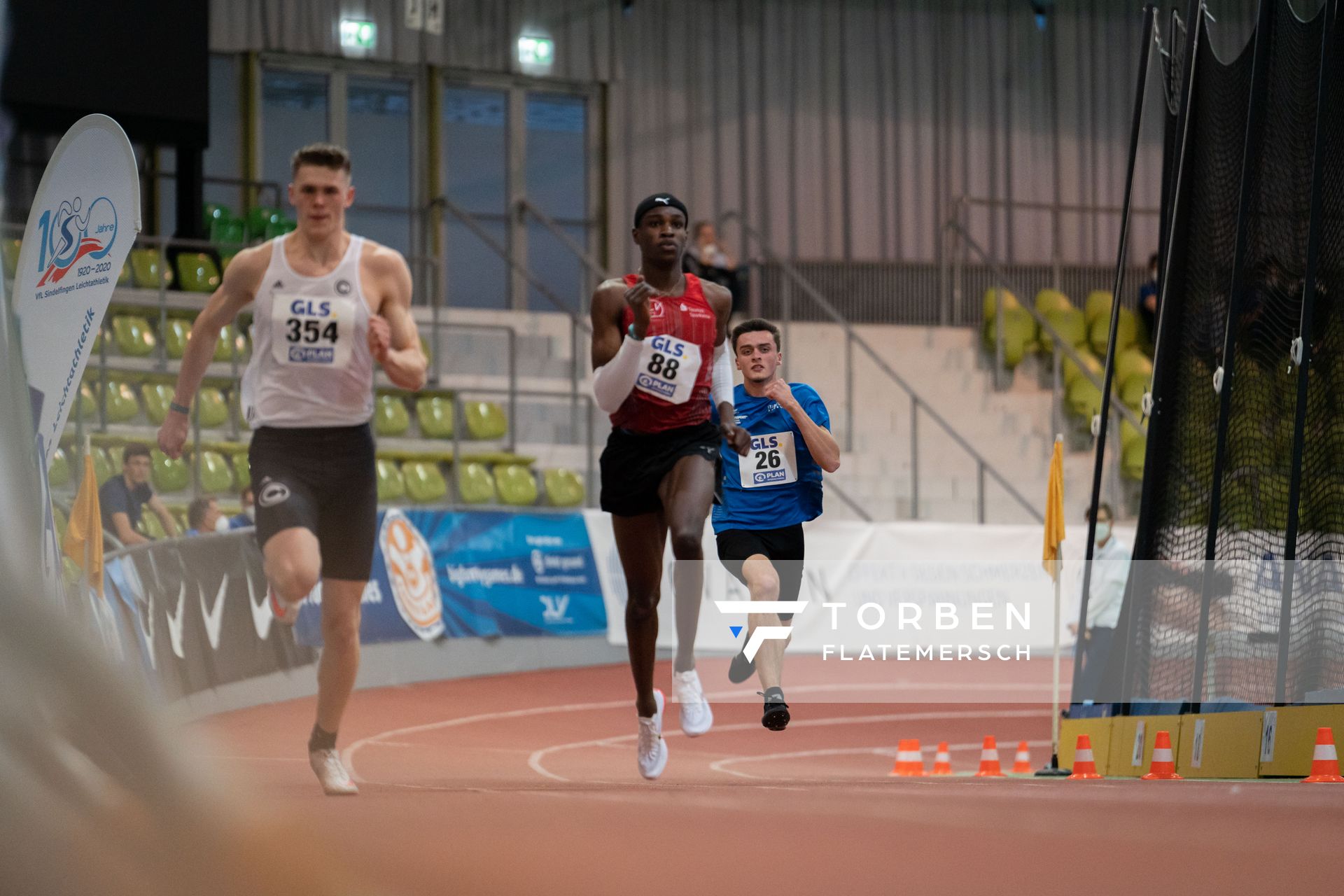 Laurenz Badenhop (TV Jahn Walsrode) im 400m Vorlauf am 19.02.2022 waehrend der Deutsche Jugend-Hallenmeisterschaften U20 im Glaspalast in Sindelfingen