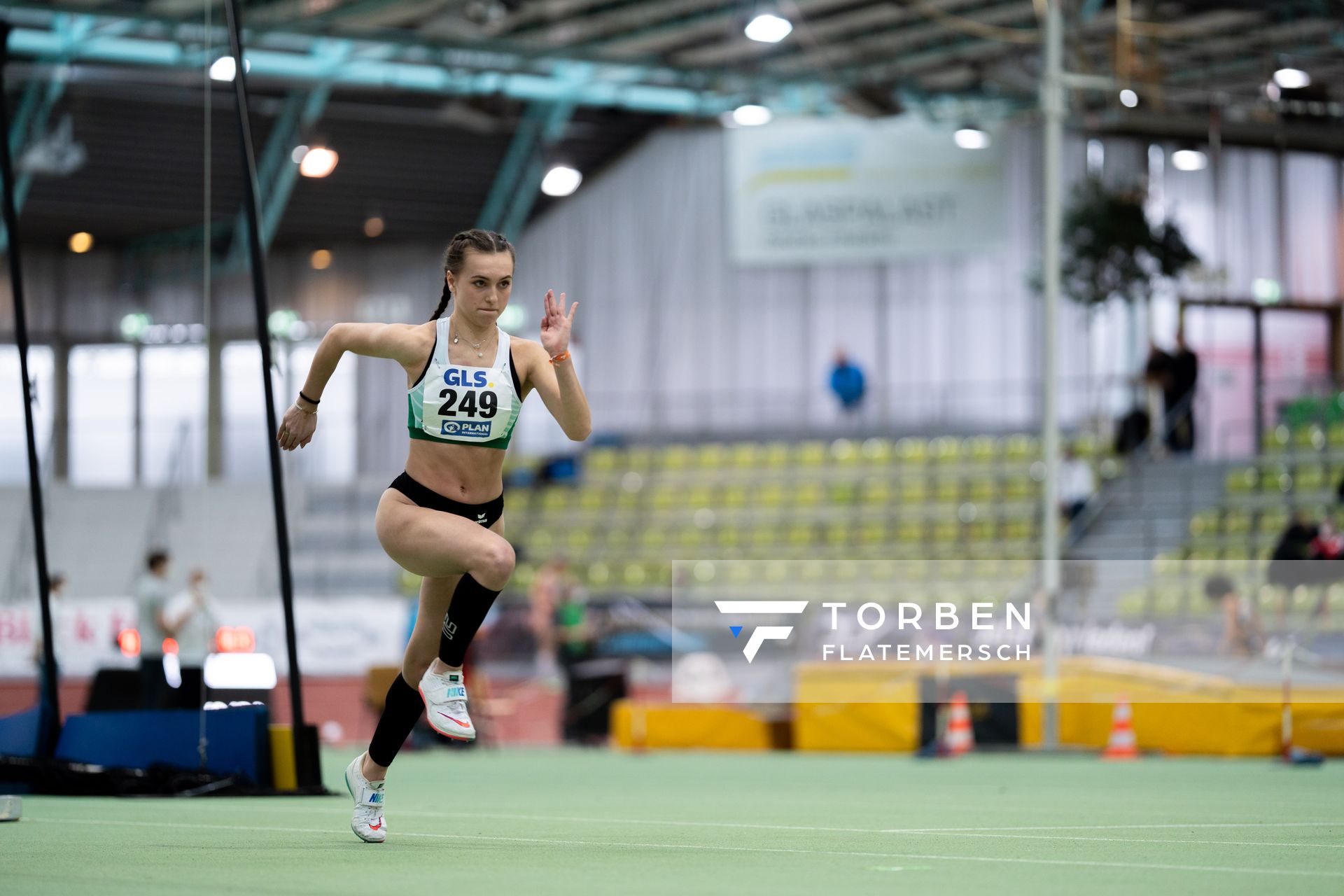 Joana Herrmann (SV Teuto Riesenbeck) im Hochsprung am 20.02.2022 waehrend der Deutschen Jugend-Hallenmeisterschaften U20 im Glaspalast in Sindelfingen