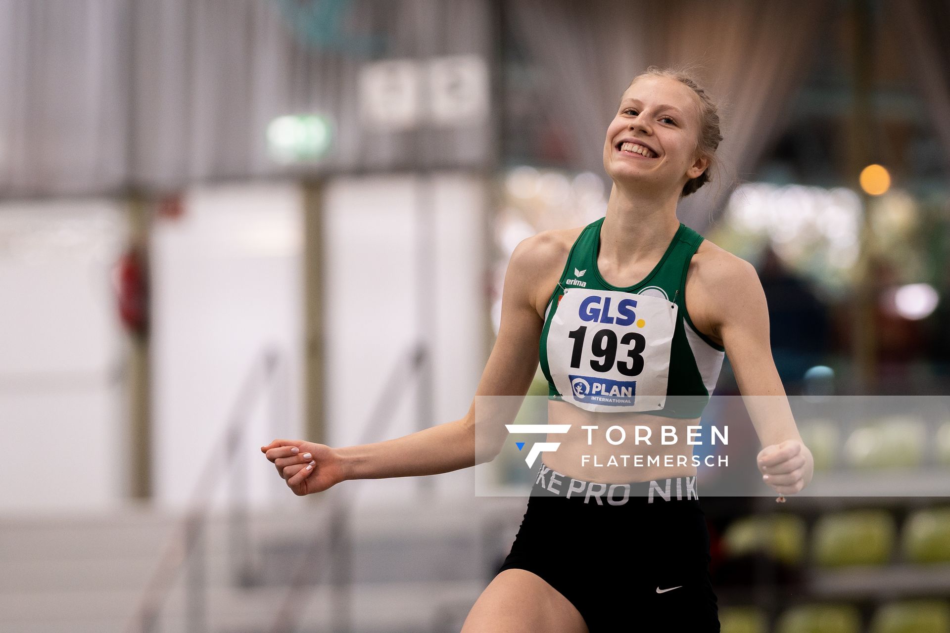Johanna Goering (SV Salamander Kornwestheim) im Hochsprung am 20.02.2022 waehrend der Deutschen Jugend-Hallenmeisterschaften U20 im Glaspalast in Sindelfingen