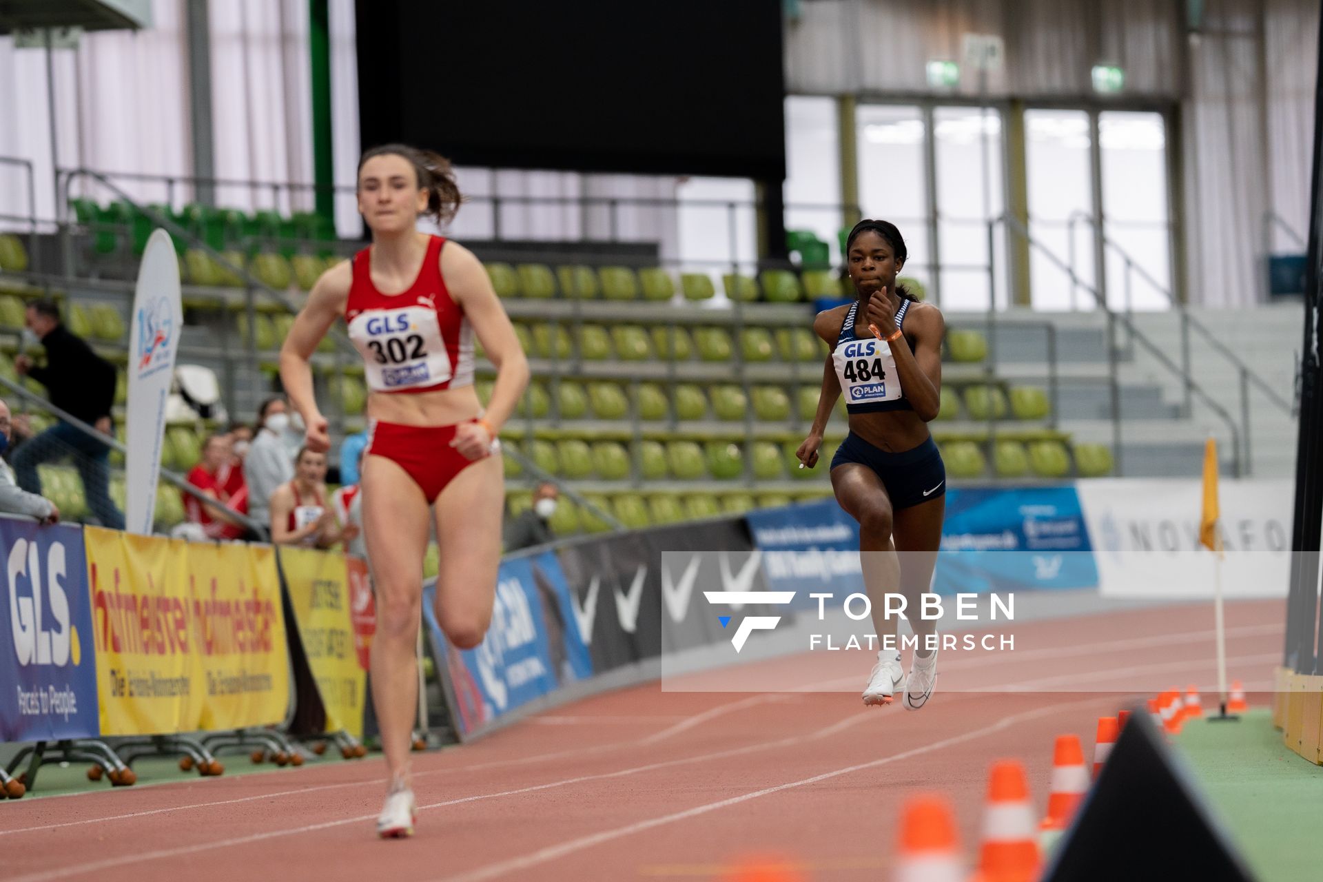 Holly Okuku (GSV Eintracht Baunatal) am 20.02.2022 waehrend der Deutschen Jugend-Hallenmeisterschaften U20 im Glaspalast in Sindelfingen