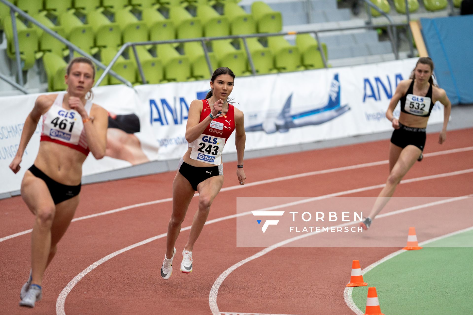 Anna Malia Hense (LG Olympia Dortmund) am 20.02.2022 waehrend der Deutschen Jugend-Hallenmeisterschaften U20 im Glaspalast in Sindelfingen