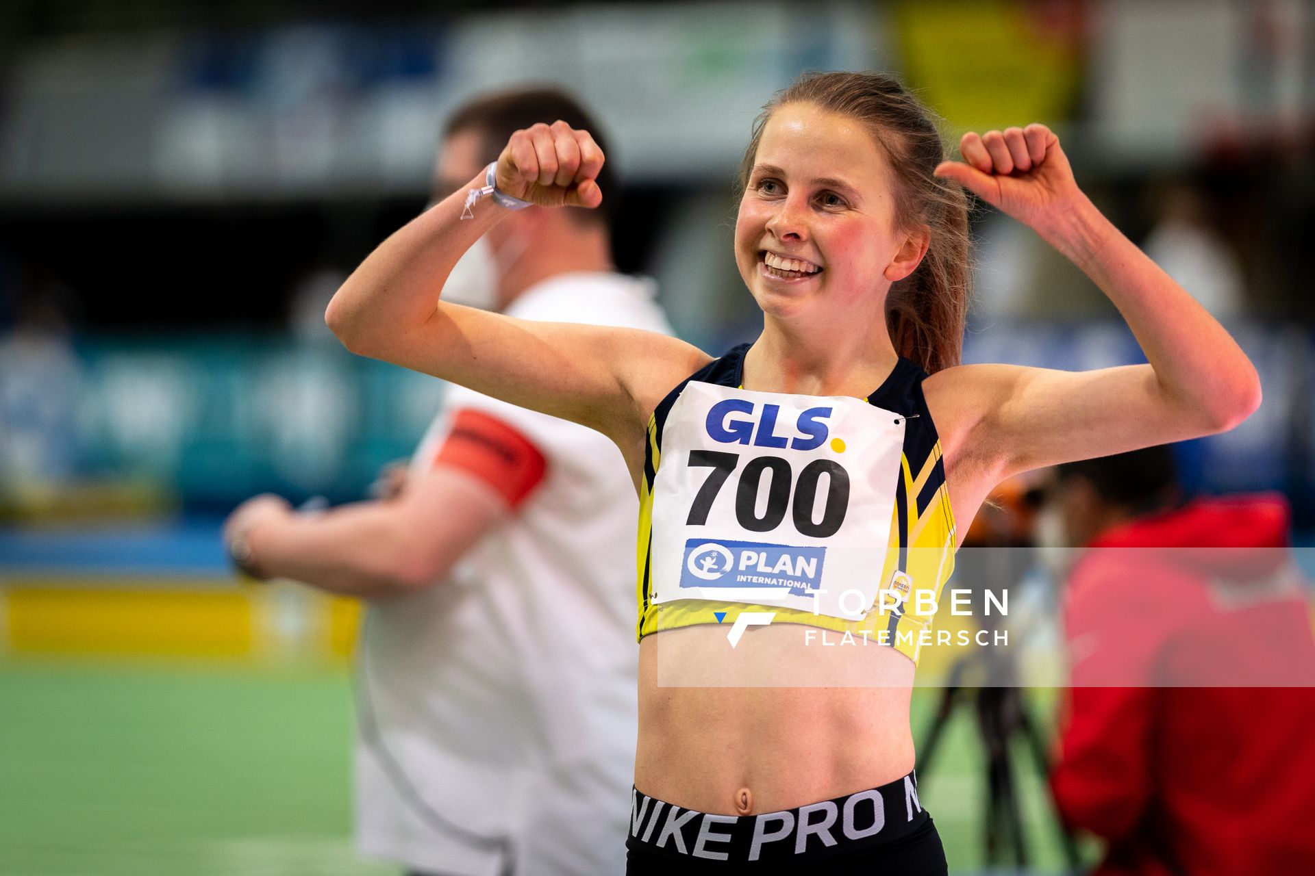 Kira Weis (KSG Gerlingen) ueber 3000m am 20.02.2022 waehrend der Deutschen Jugend-Hallenmeisterschaften U20 im Glaspalast in Sindelfingen