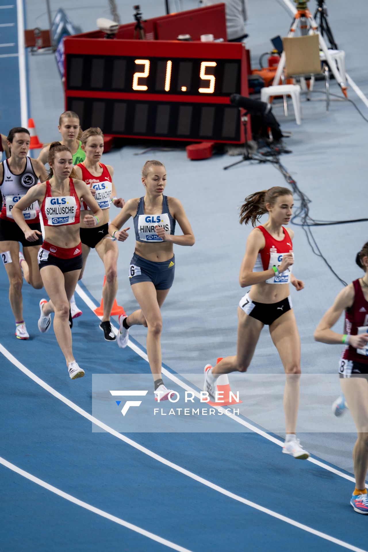 Jana Schluesche (VfL Eintracht Hannover), Carolin Hinrichs (VfL Loeningen), Lara Predki (Lueneburger SV), Kerstin Schulze Kalthoff (LG Brillux Muenster) am 26.02.2022 waehrend der Deutschen Leichtathletik-Hallenmeisterschaften (Tag 1) in der Quarterback Immobilien Arena in Leipzig