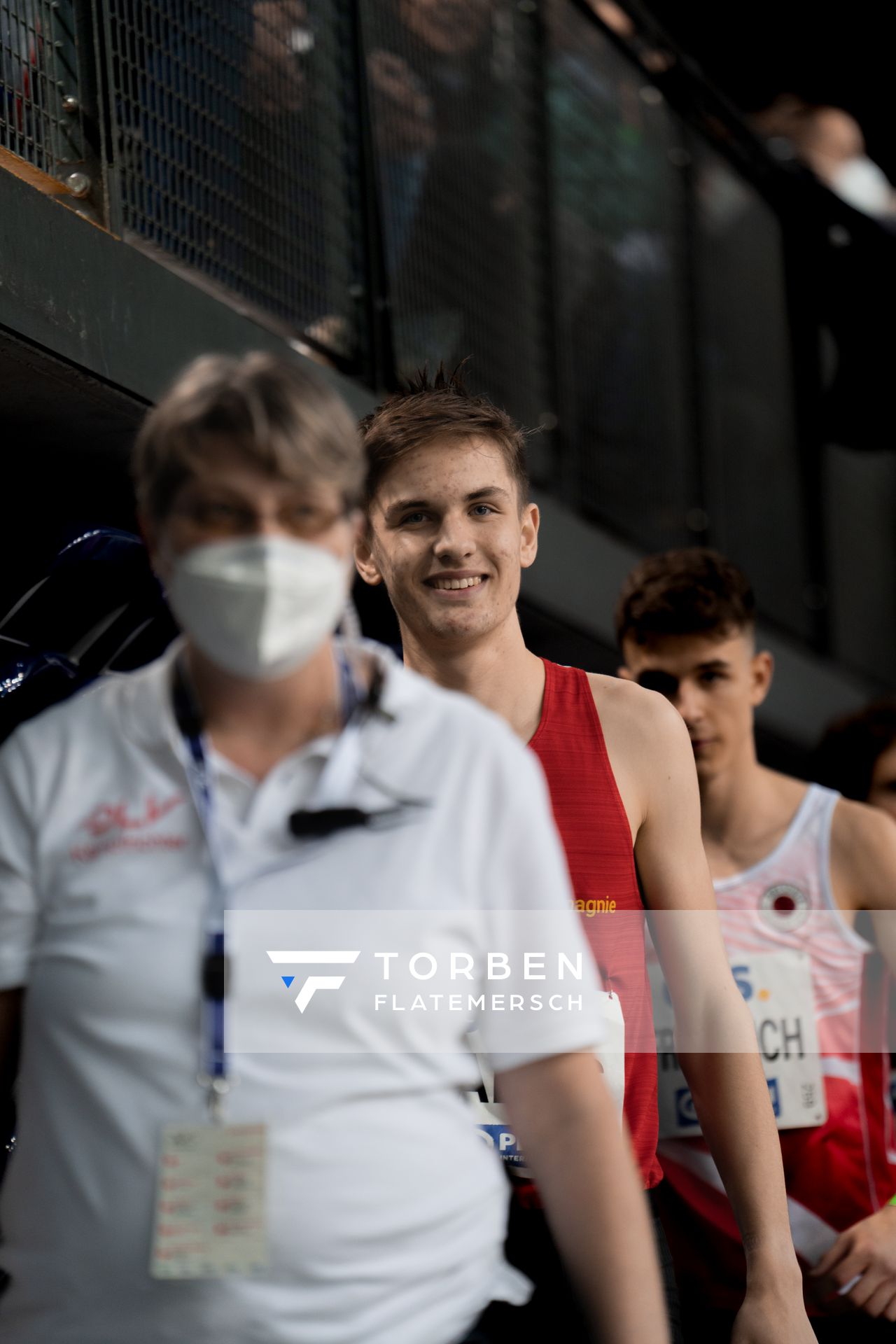 Tim Kalies (Braunschweiger Laufclub) vor dem 1500m Start am 26.02.2022 waehrend der Deutschen Leichtathletik-Hallenmeisterschaften (Tag 1) in der Quarterback Immobilien Arena in Leipzig