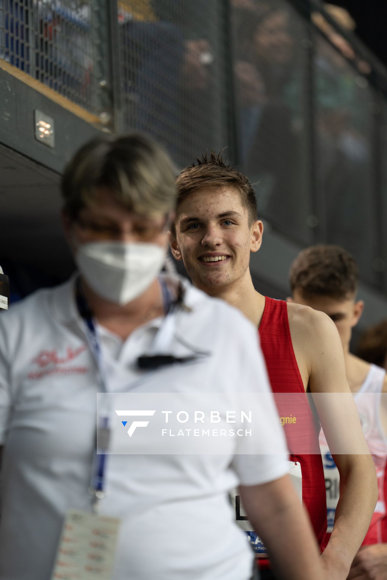 Tim Kalies (Braunschweiger Laufclub) vor dem 1500m Start am 26.02.2022 waehrend der Deutschen Leichtathletik-Hallenmeisterschaften (Tag 1) in der Quarterback Immobilien Arena in Leipzig