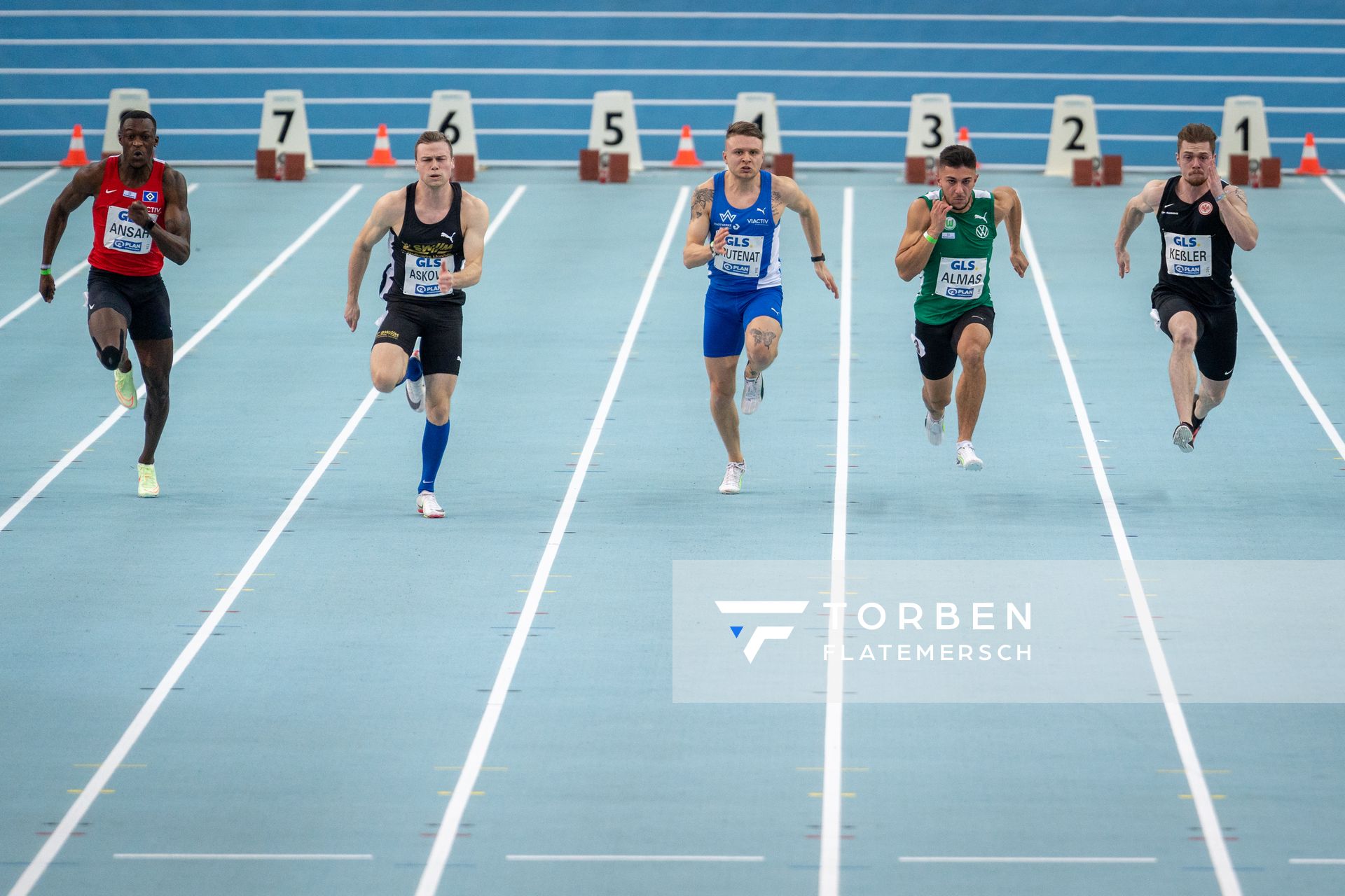 Owen Ansah (Hamburger SV), Aleksandar Askovic (LG Stadtwerke Muenchen), Philipp Trutenat (TV Wattenscheid 01), Deniz Almas (VfL Wolfsburg), Nils Kessler (Eintracht Frankfurt e.V.) am 26.02.2022 waehrend der Deutschen Leichtathletik-Hallenmeisterschaften (Tag 1) in der Quarterback Immobilien Arena in Leipzig