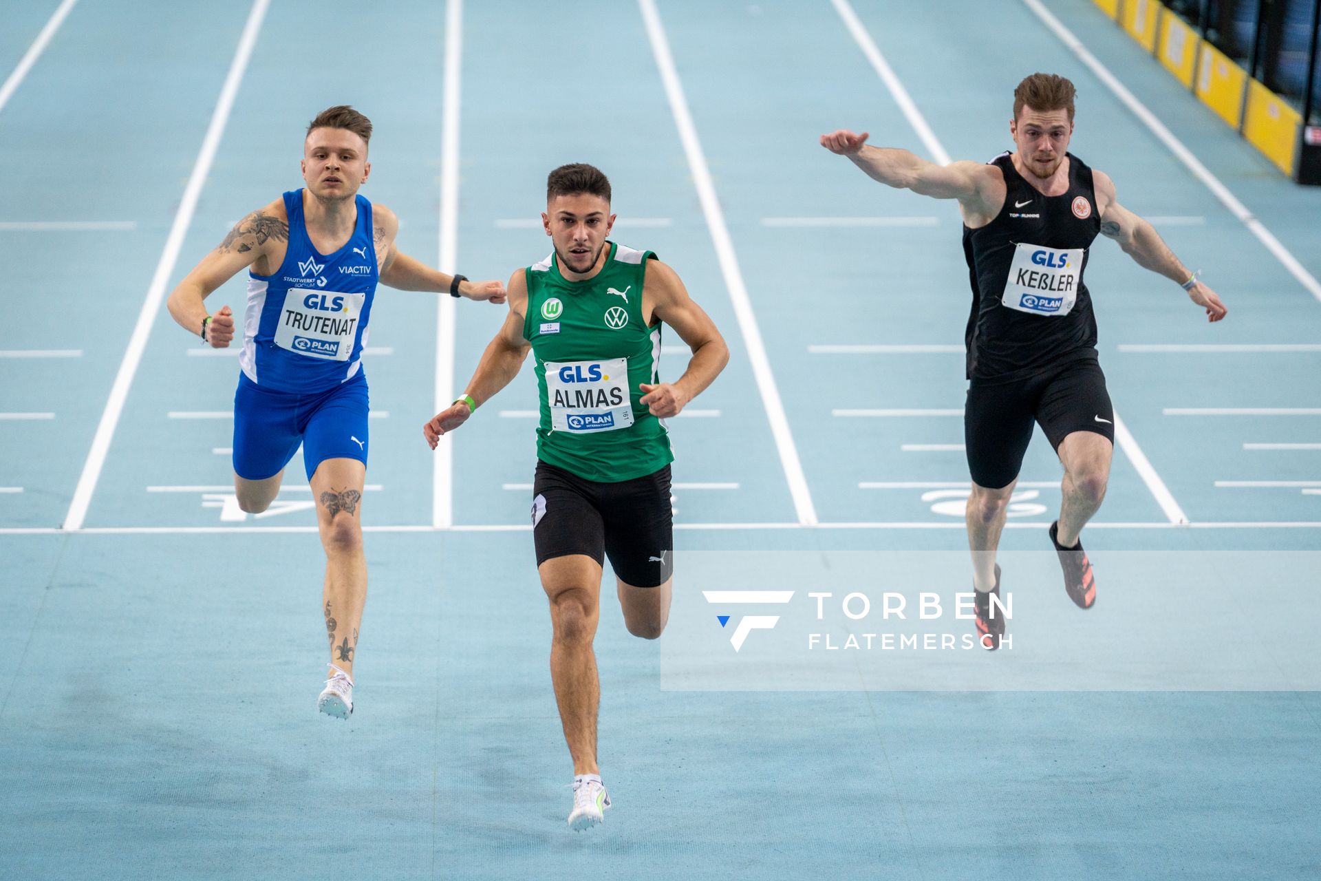 Deniz Almas (VfL Wolfsburg) am 26.02.2022 waehrend der Deutschen Leichtathletik-Hallenmeisterschaften (Tag 1) in der Quarterback Immobilien Arena in Leipzig