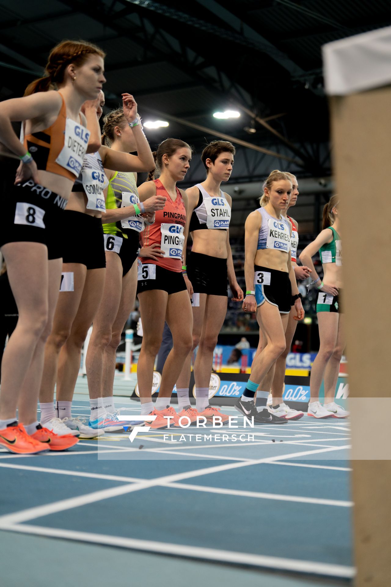 Eva Dieterich (Laufteam Kassel), Svenja Pingpank (Hannover Athletics), Jasmina Stahl (Hannover 96), Maria Kerres (LG TELIS FINANZ Regensburg) am 26.02.2022 waehrend der Deutschen Leichtathletik-Hallenmeisterschaften (Tag 1) in der Quarterback Immobilien Arena in Leipzig