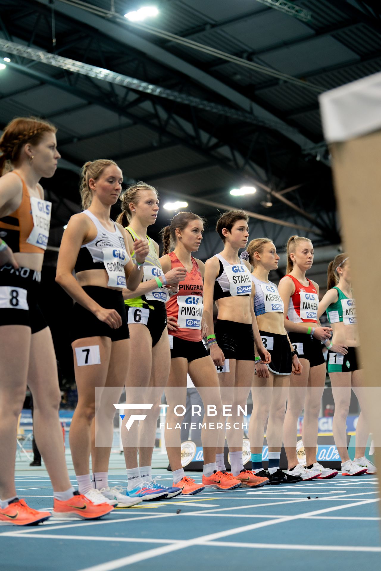 Eva Dieterich (Laufteam Kassel), Svenja Pingpank (Hannover Athletics), Jasmina Stahl (Hannover 96), Maria Kerres (LG TELIS FINANZ Regensburg) am 26.02.2022 waehrend der Deutschen Leichtathletik-Hallenmeisterschaften (Tag 1) in der Quarterback Immobilien Arena in Leipzig