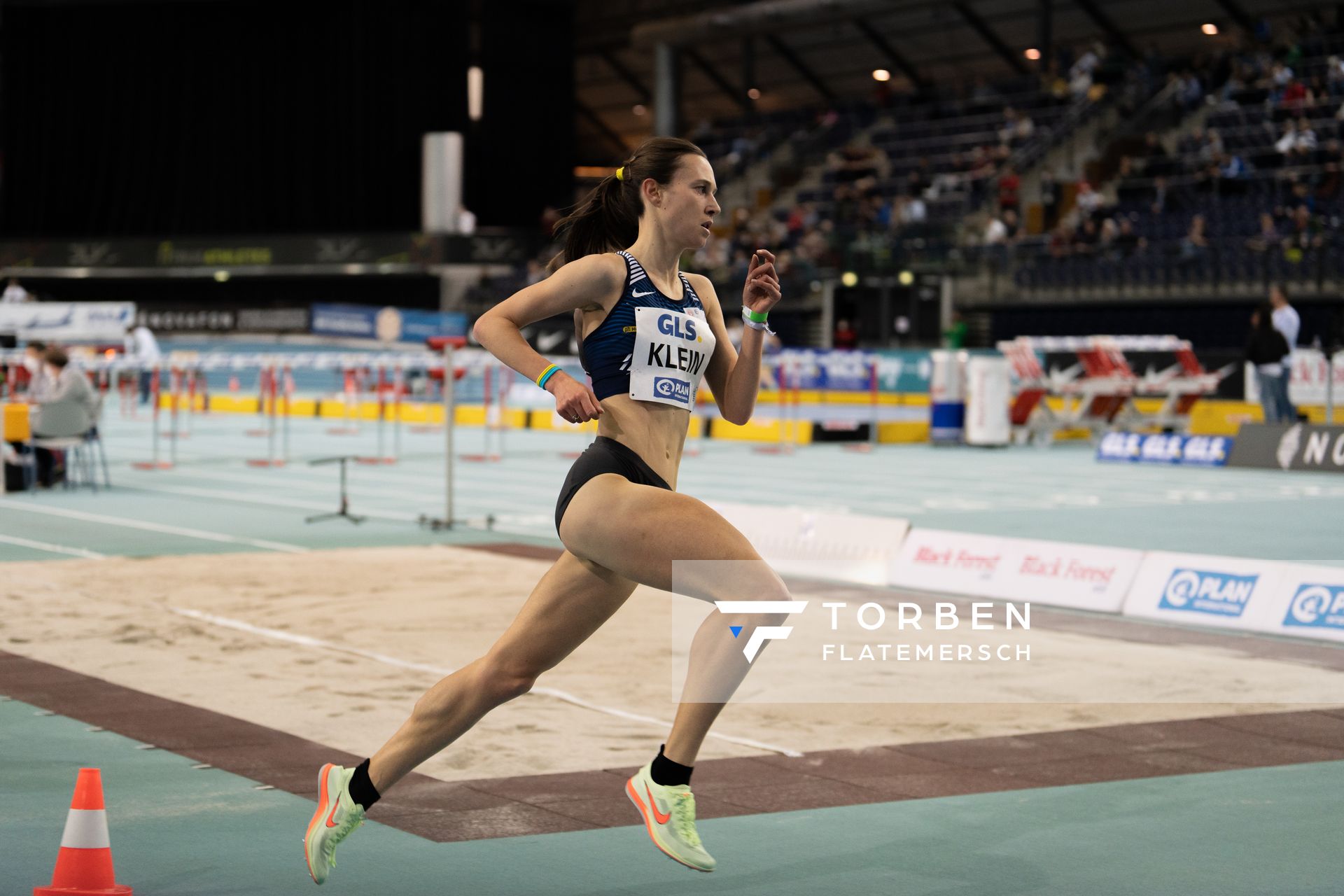 Hanna Klein (LAV Stadtwerke Tuebingen) am 26.02.2022 waehrend der Deutschen Leichtathletik-Hallenmeisterschaften (Tag 1) in der Quarterback Immobilien Arena in Leipzig