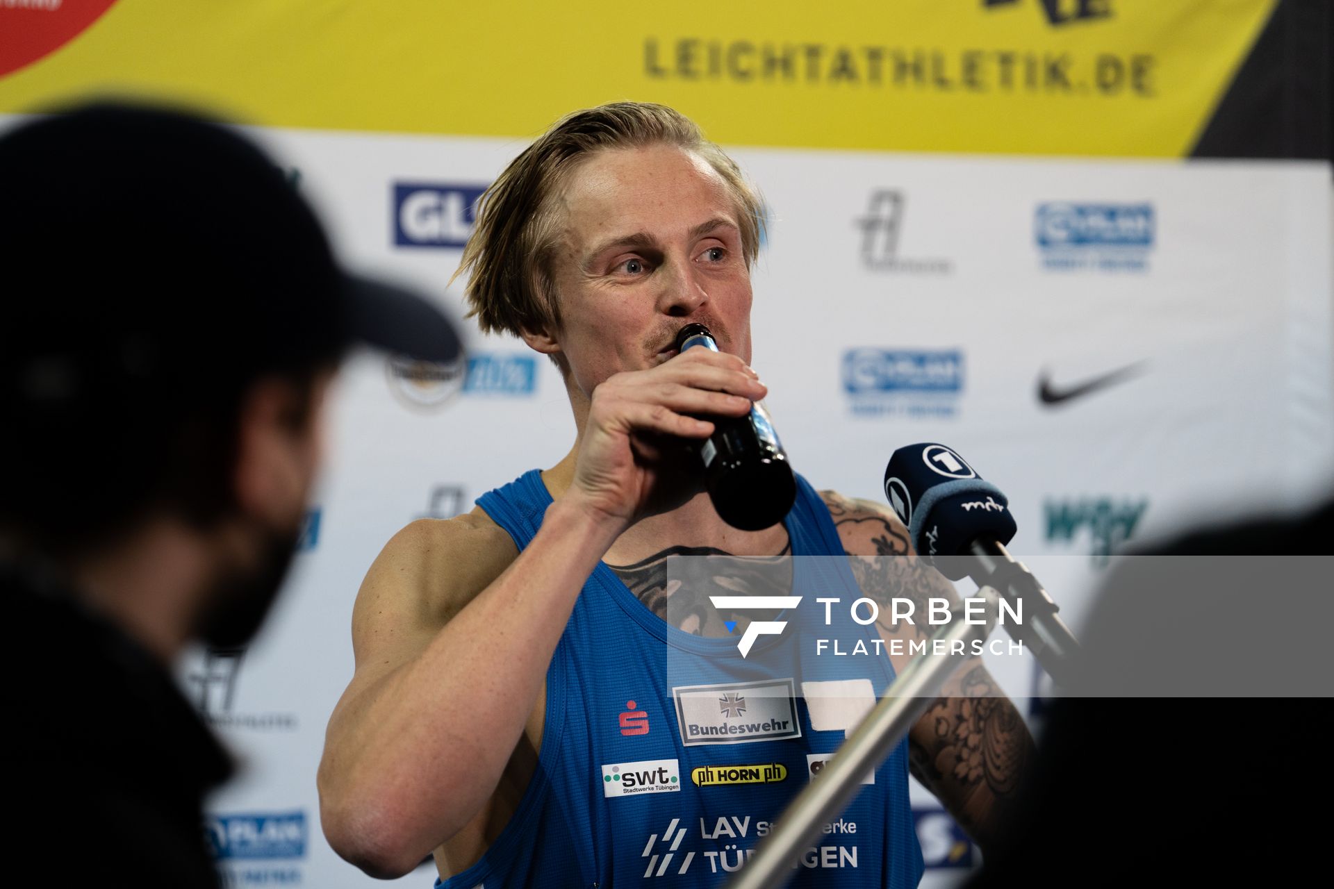 Gregor Traber (LAV Stadtwerke Tuebingen) im Interview am 26.02.2022 waehrend der Deutschen Leichtathletik-Hallenmeisterschaften (Tag 1) in der Quarterback Immobilien Arena in Leipzig