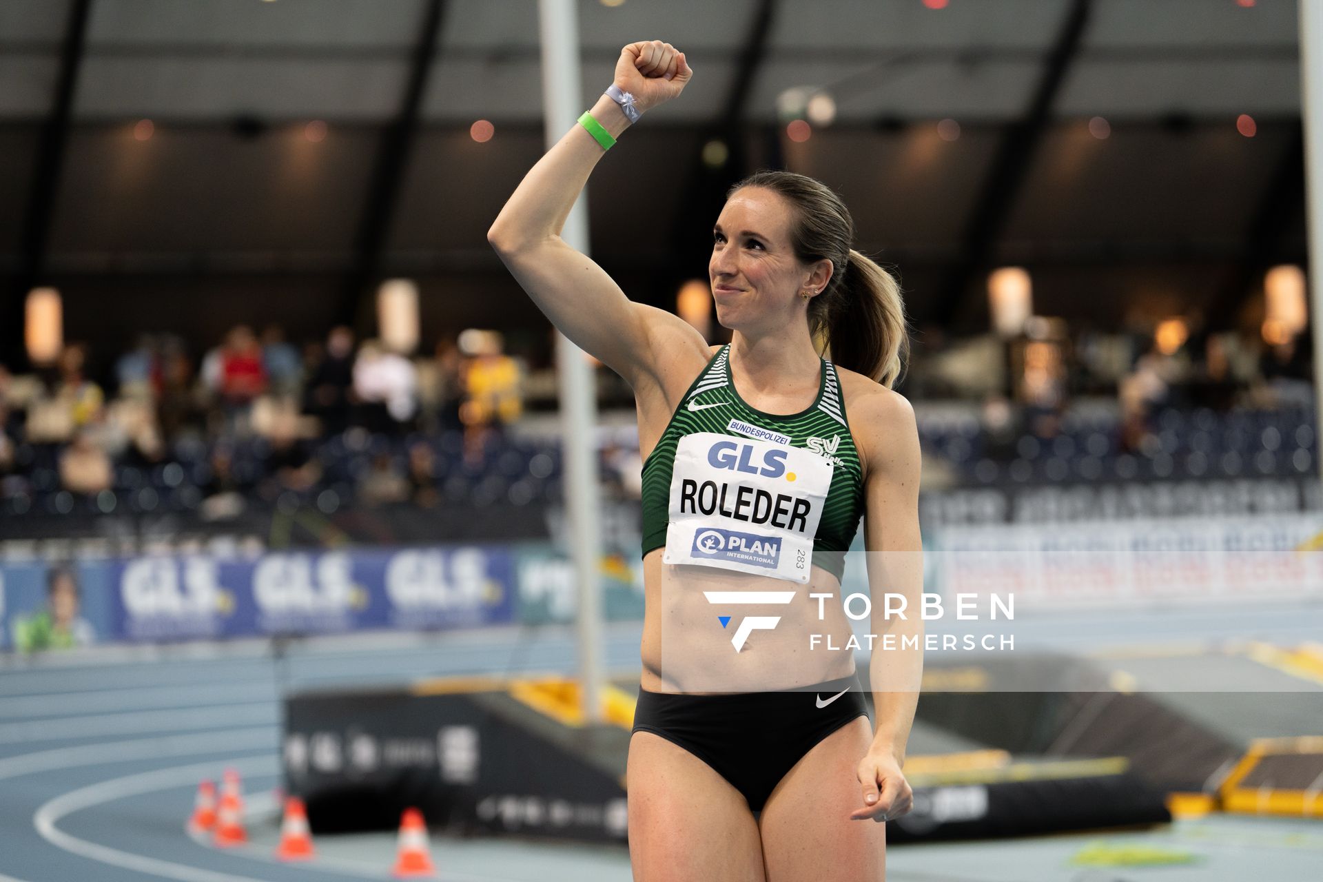 Jubelnde Cindy Roleder (SV Halle) am 26.02.2022 waehrend der Deutschen Leichtathletik-Hallenmeisterschaften (Tag 1) in der Quarterback Immobilien Arena in Leipzig