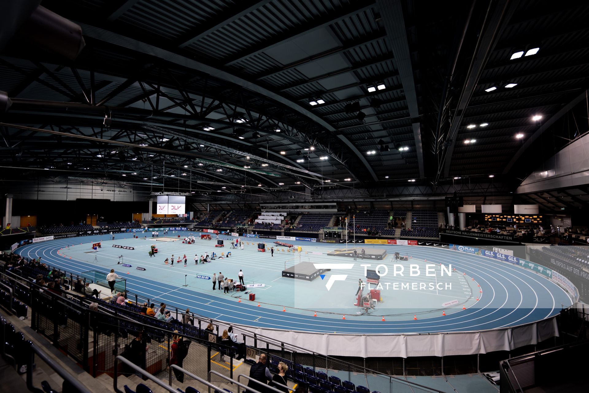 Die Quarterback Immobilien Arena am 27.02.2022 waehrend der Deutschen Leichtathletik-Hallenmeisterschaften (Tag 2) in der Quarterback Immobilien Arena in Leipzig